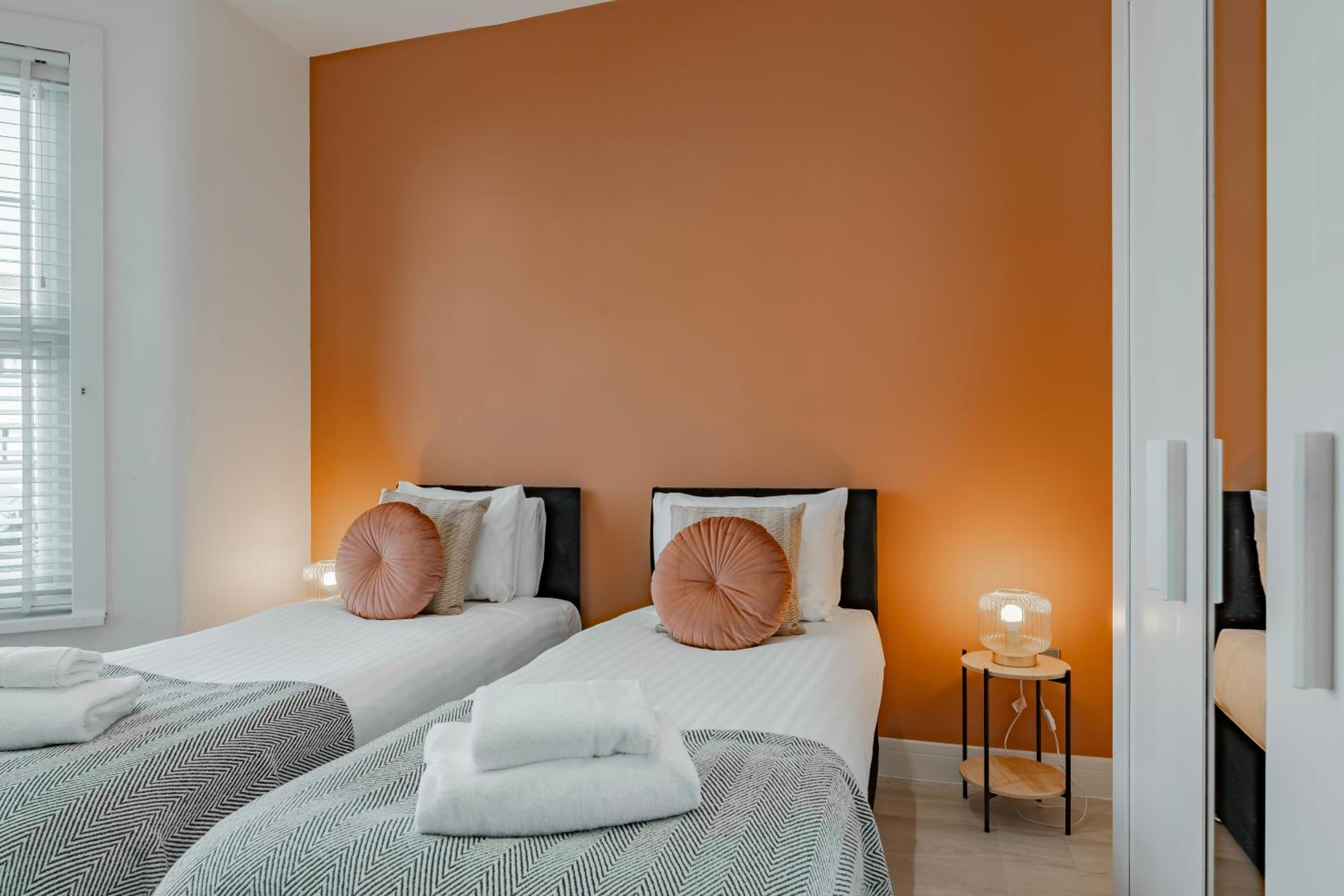 Cosy & Stylish Apmt w/ Fast Wifi