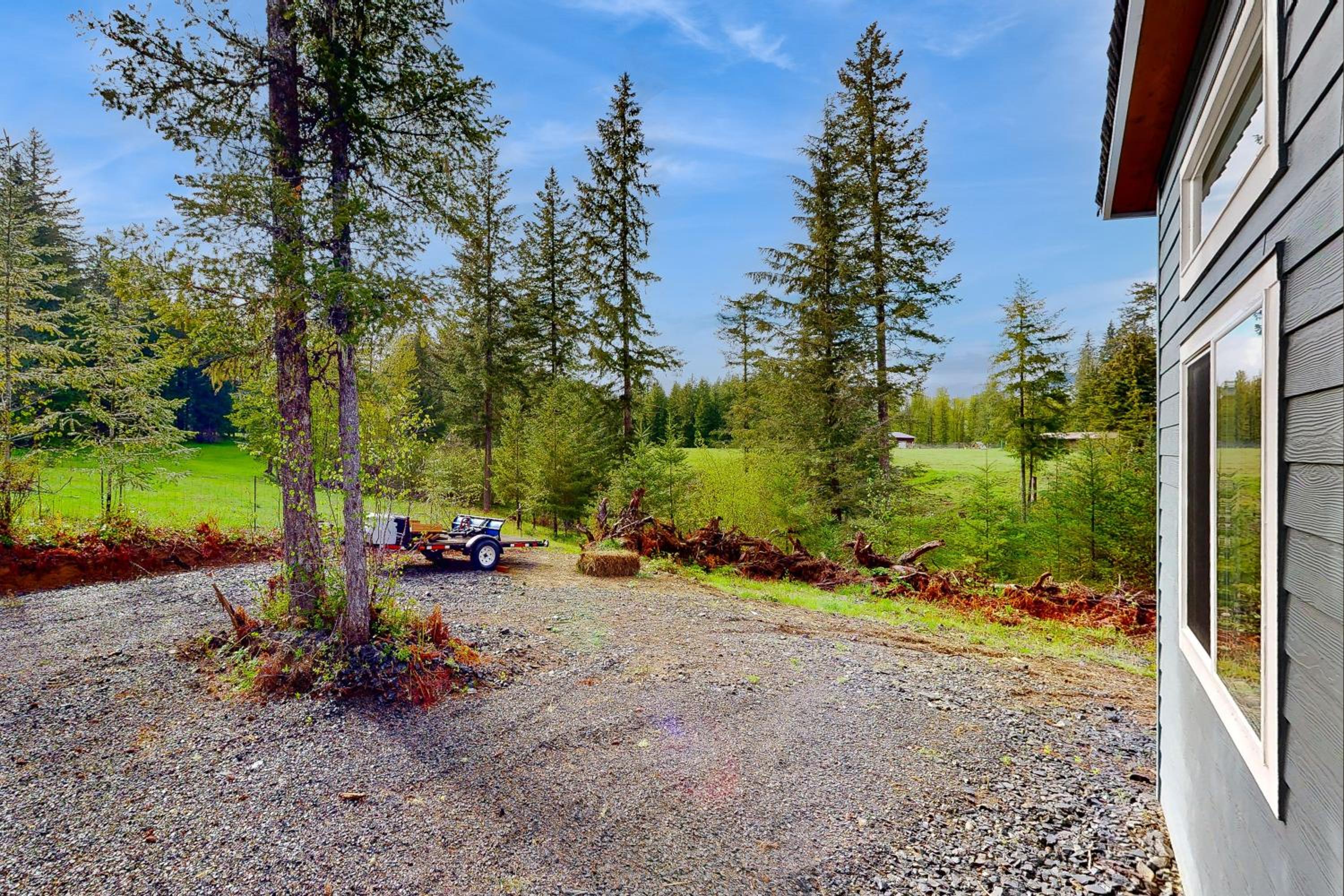 Fire Pit and Mtn Views! Cabin, Steps to Wind River