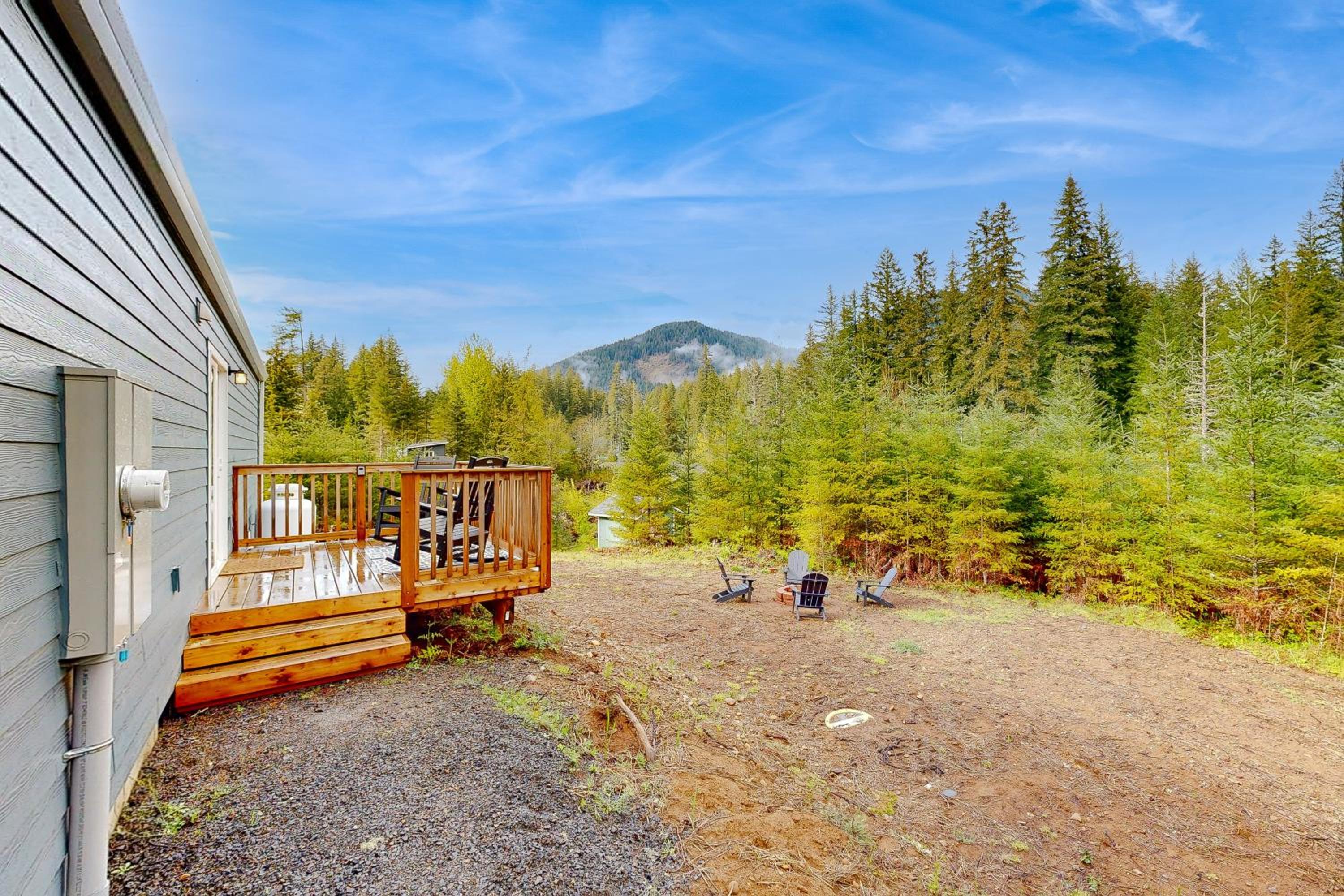 Fire Pit and Mtn Views! Cabin, Steps to Wind River