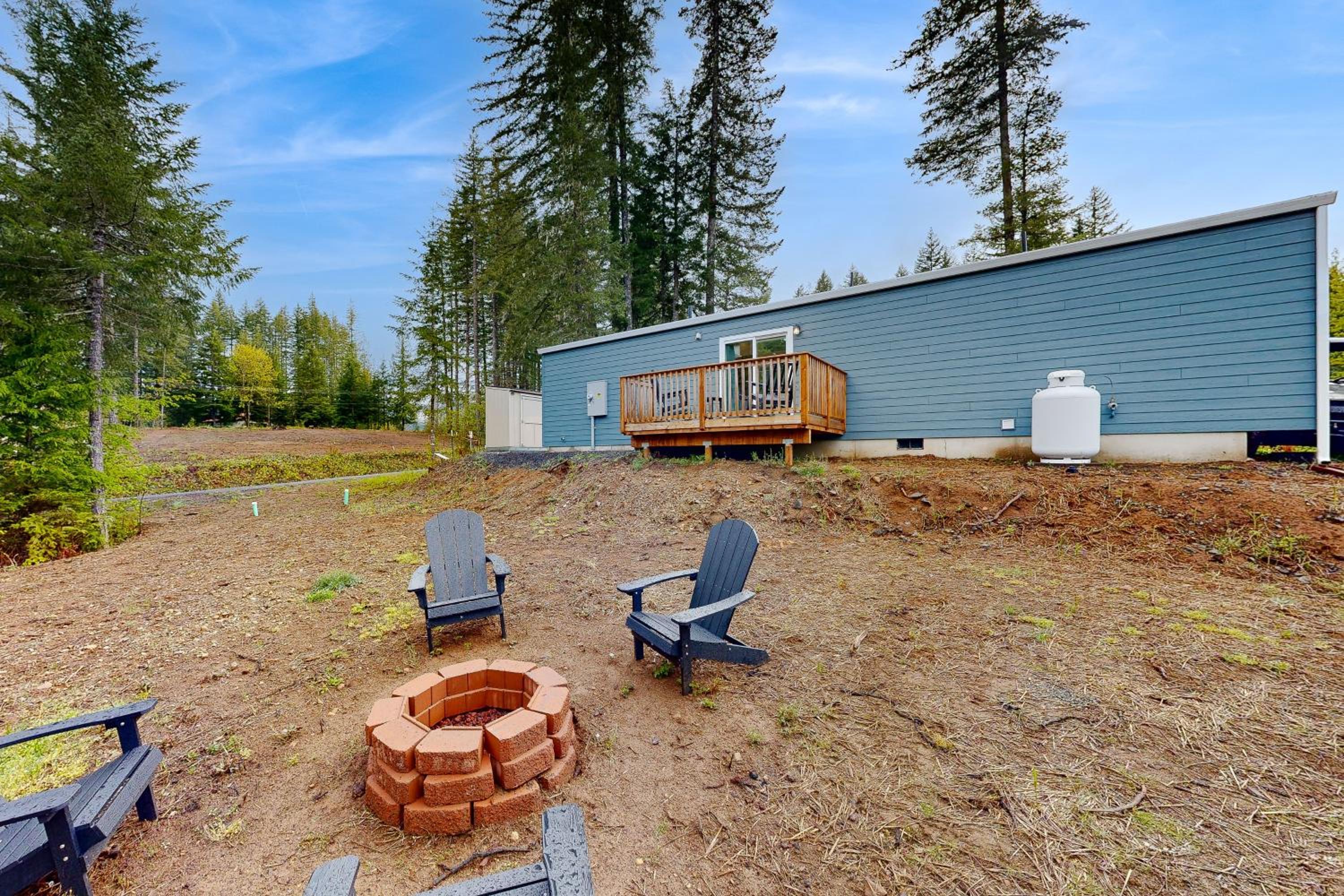 Fire Pit and Mtn Views! Cabin, Steps to Wind River