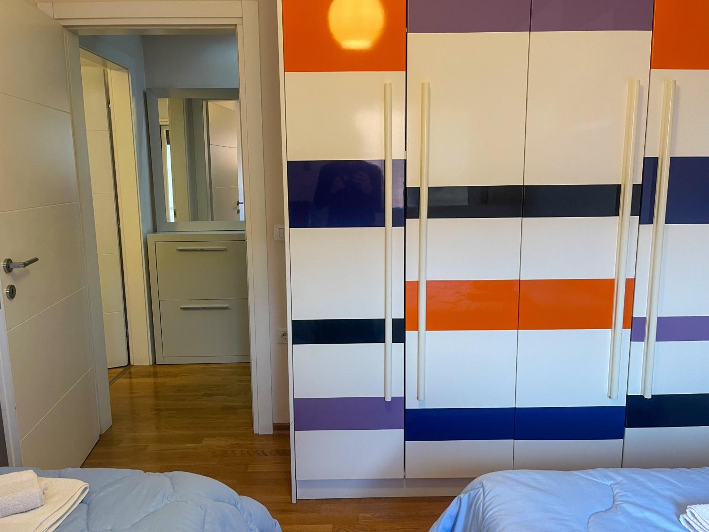 Modern 1BR Skyline City View - Central Tirana