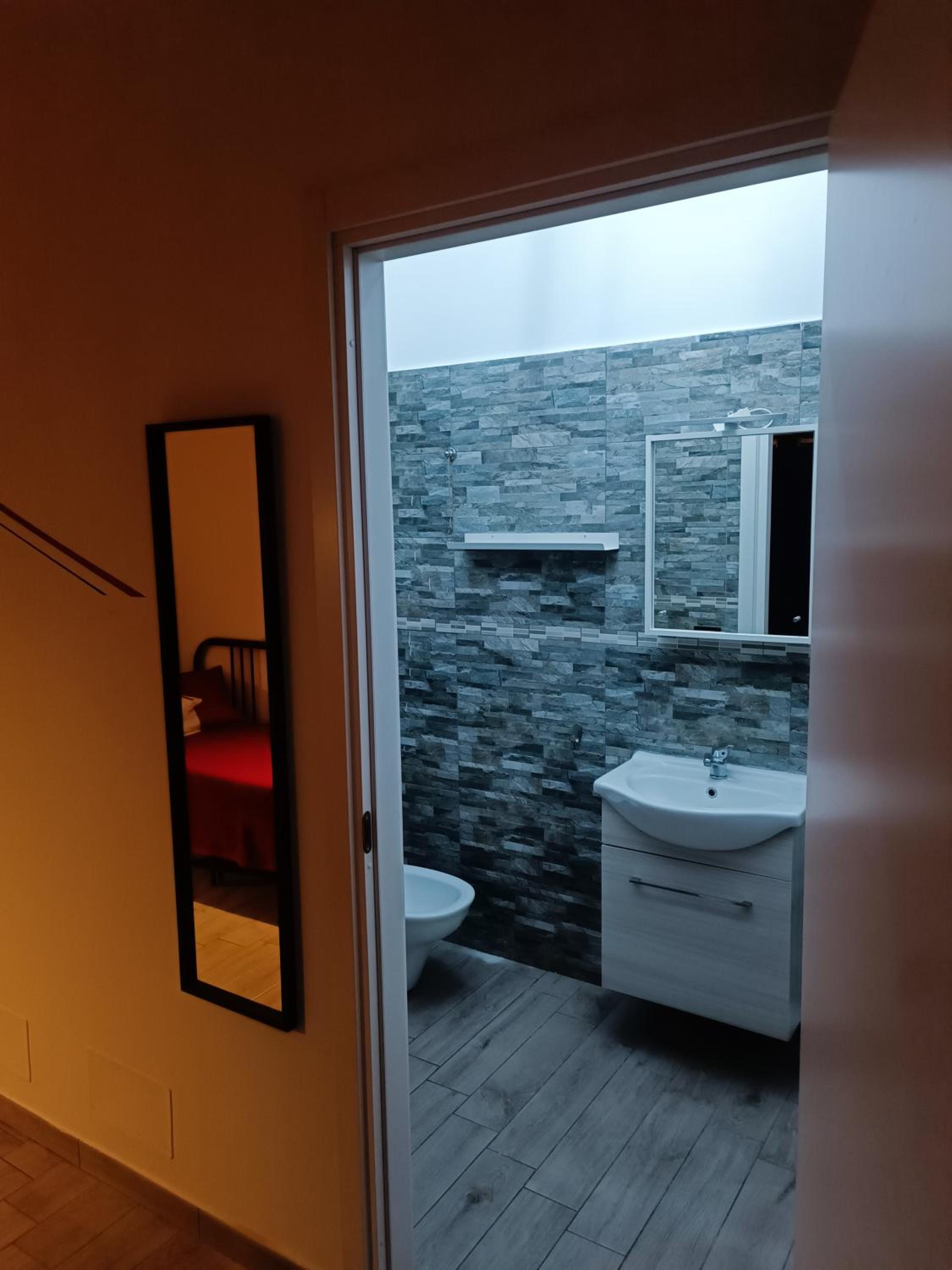 La Tavolozza en Pescara — bathroom