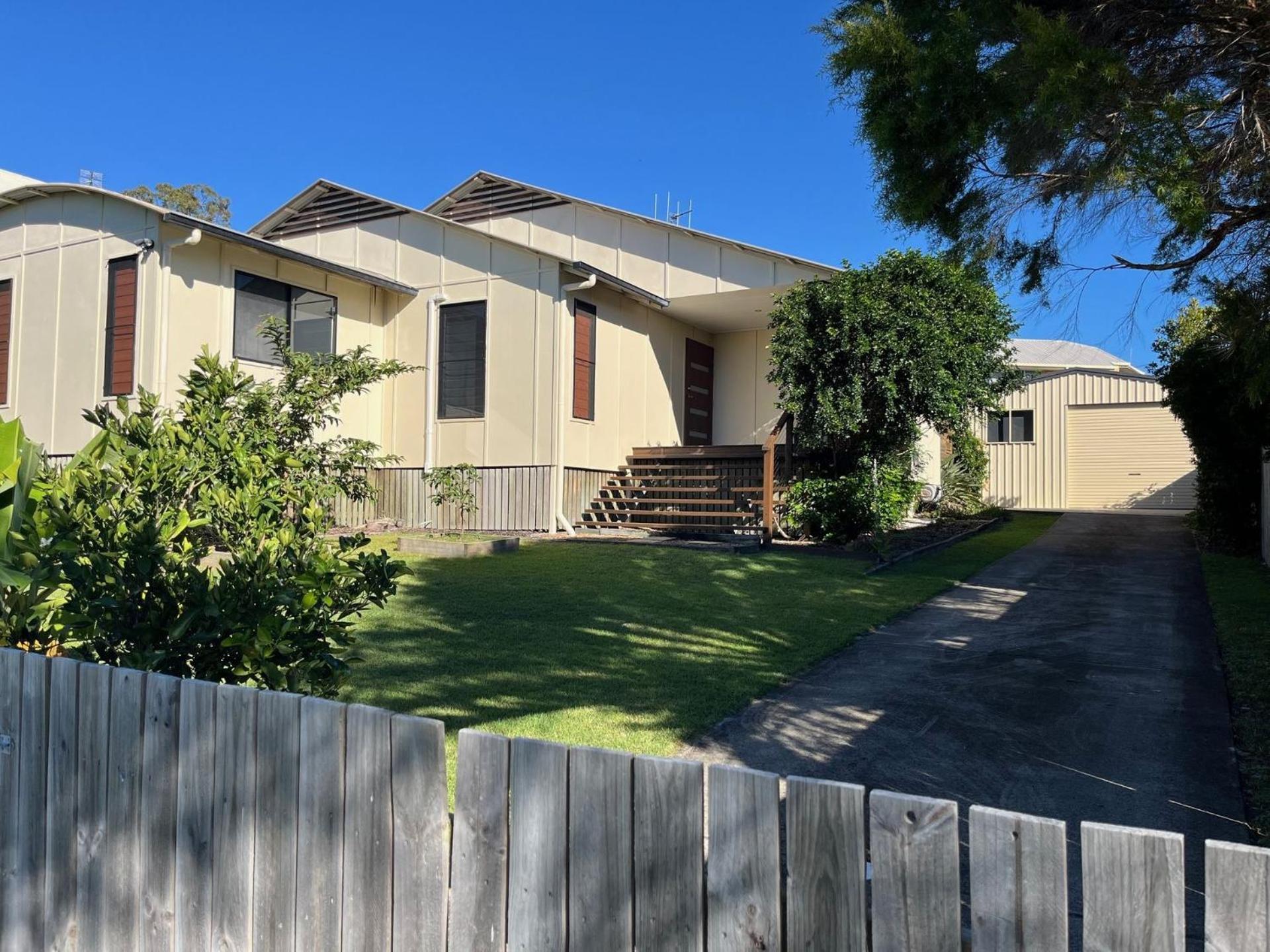 14 Manooka Drive - Rainbow Beach Pets Welcome. Fully fenced