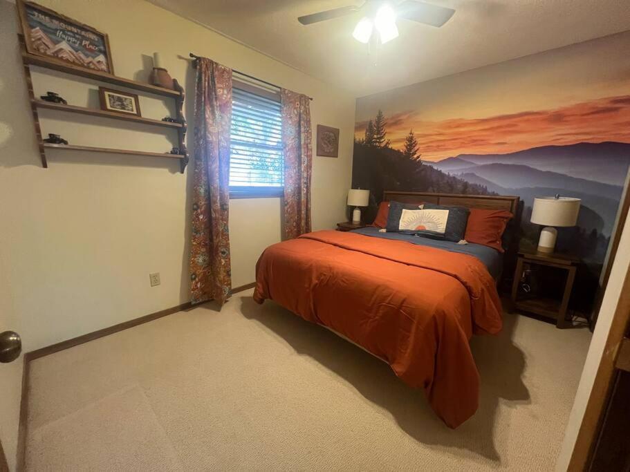 Crescent Ridge gated golf with fast wifi and fireplace view 3