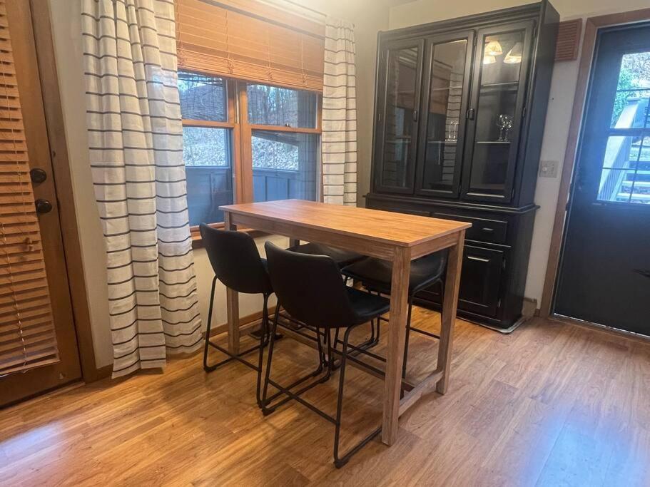 Crescent Ridge gated golf with fast wifi and fireplace view 4