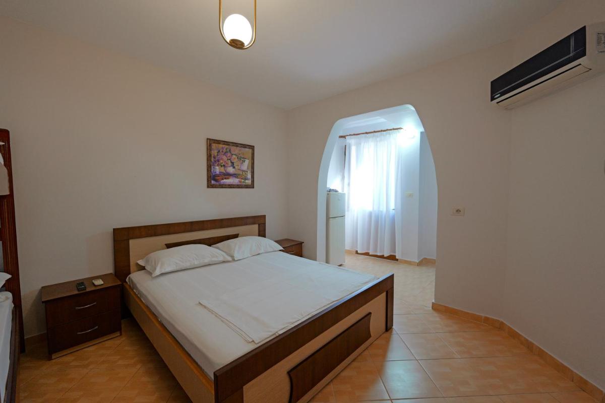 Vila EN AD