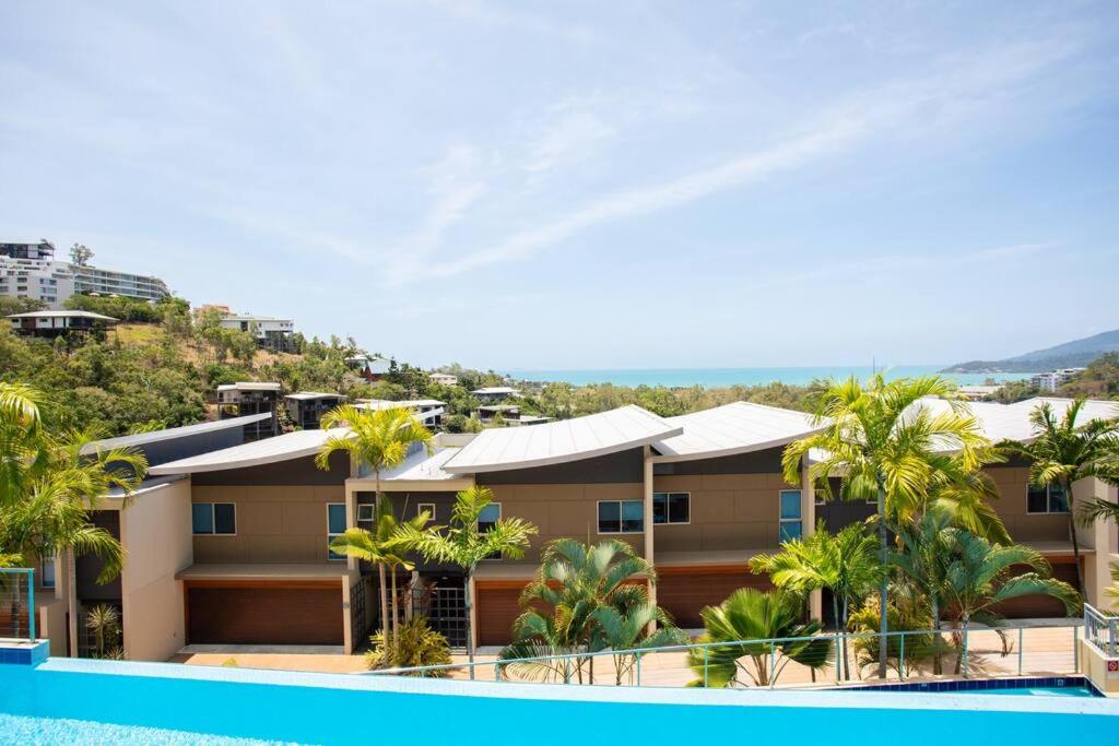 Hotel Azure Sea, Oceanviews, Wifi, 2 Pools + Gym - Image 1