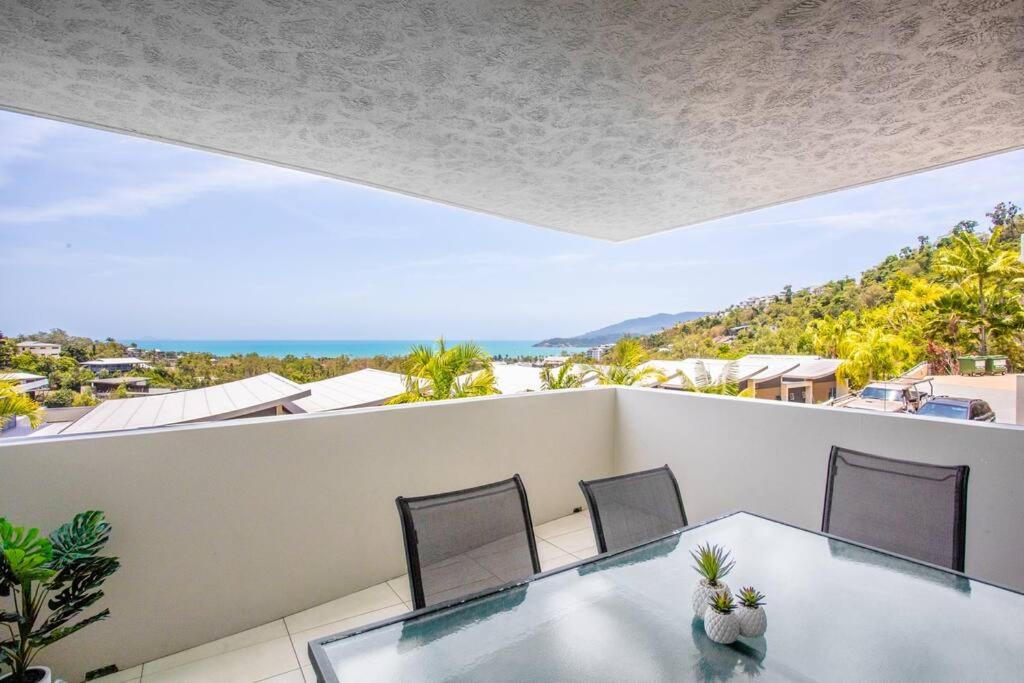 Azure Sea, Oceanviews, Wifi, 2 Pools + Gym