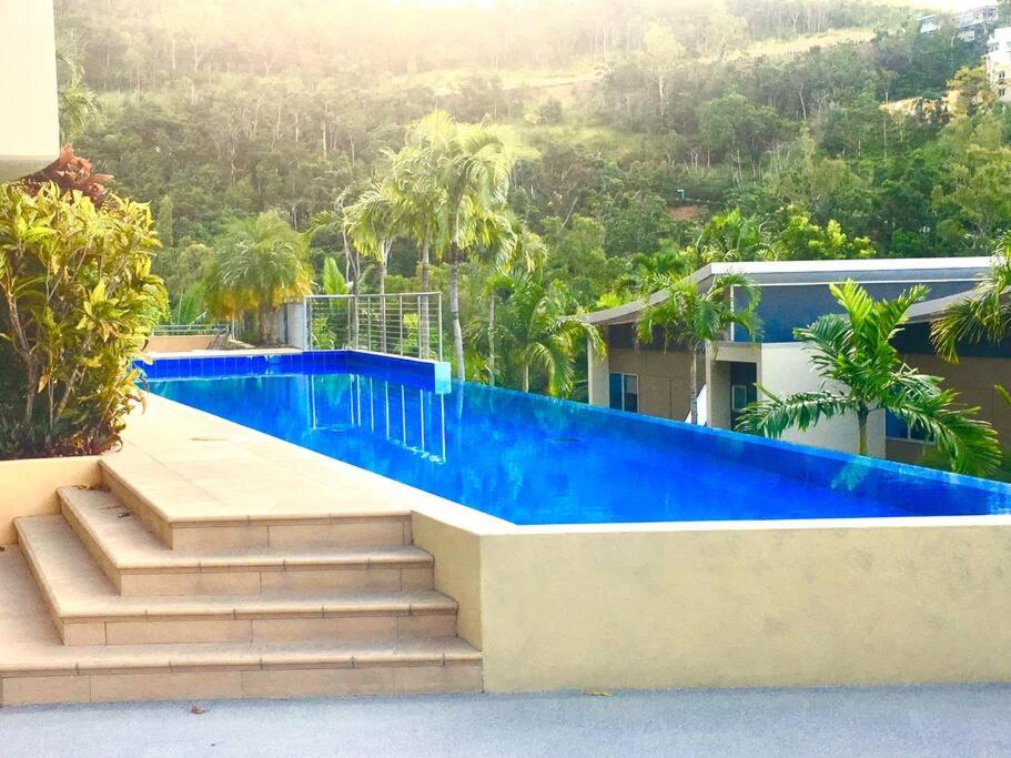 Azure Sea, Oceanviews, Wifi, 2 Pools + Gym