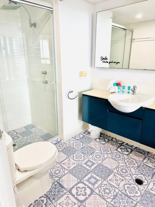 Azure Sea, Oceanviews, Wifi, 2 Pools + Gym