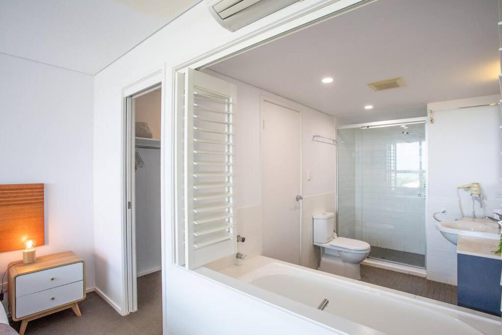 Azure Sea, Oceanviews, Wifi, 2 Pools + Gym