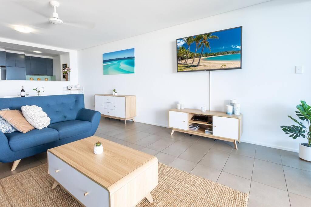 Azure Sea, Oceanviews, Wifi, 2 Pools + Gym