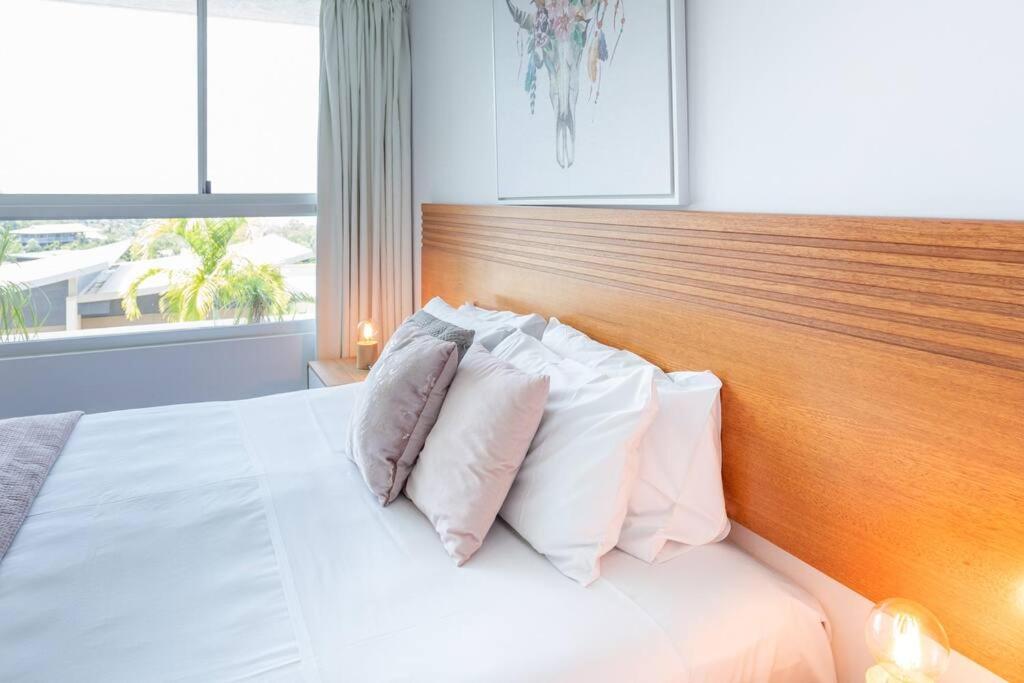 Azure Sea, Oceanviews, Wifi, 2 Pools + Gym
