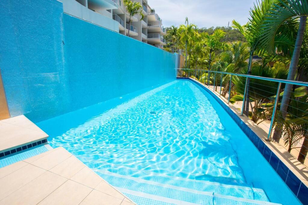 Azure Sea, Oceanviews, Wifi, 2 Pools + Gym
