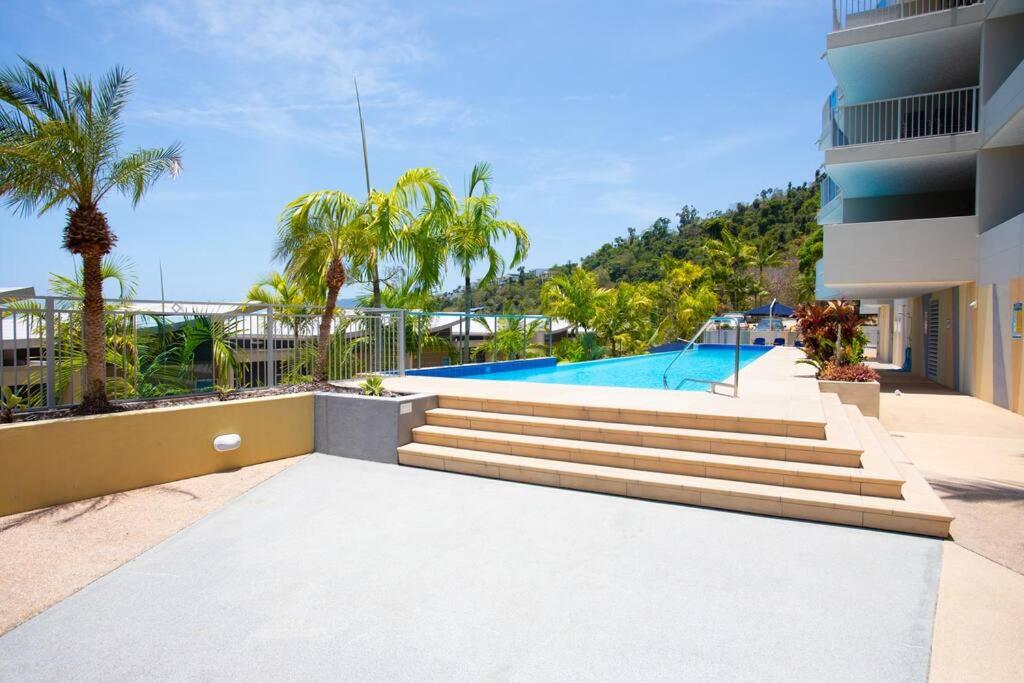 Azure Sea, Oceanviews, Wifi, 2 Pools + Gym