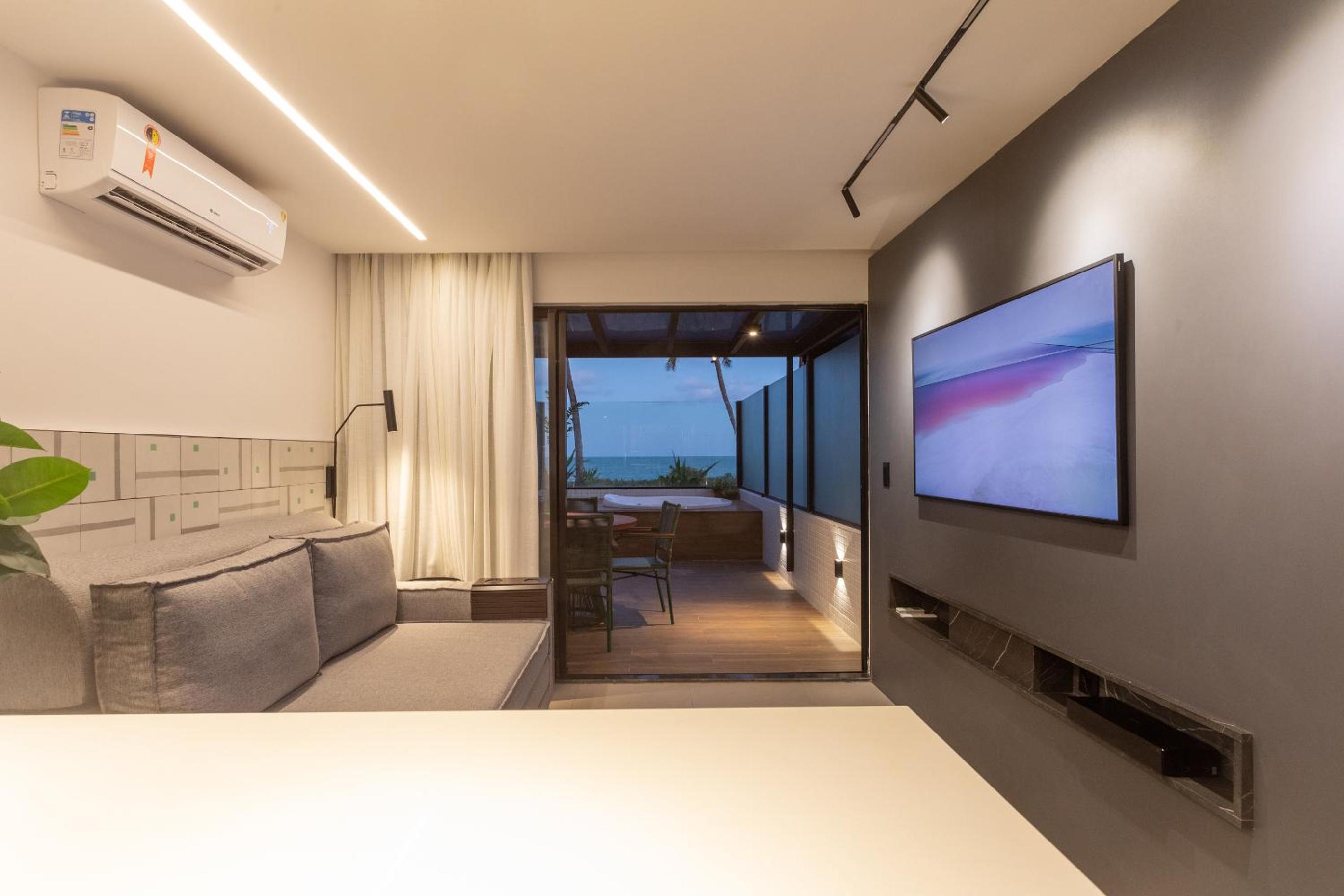 Loft com jacuzzi privativa frente mar do Bessa