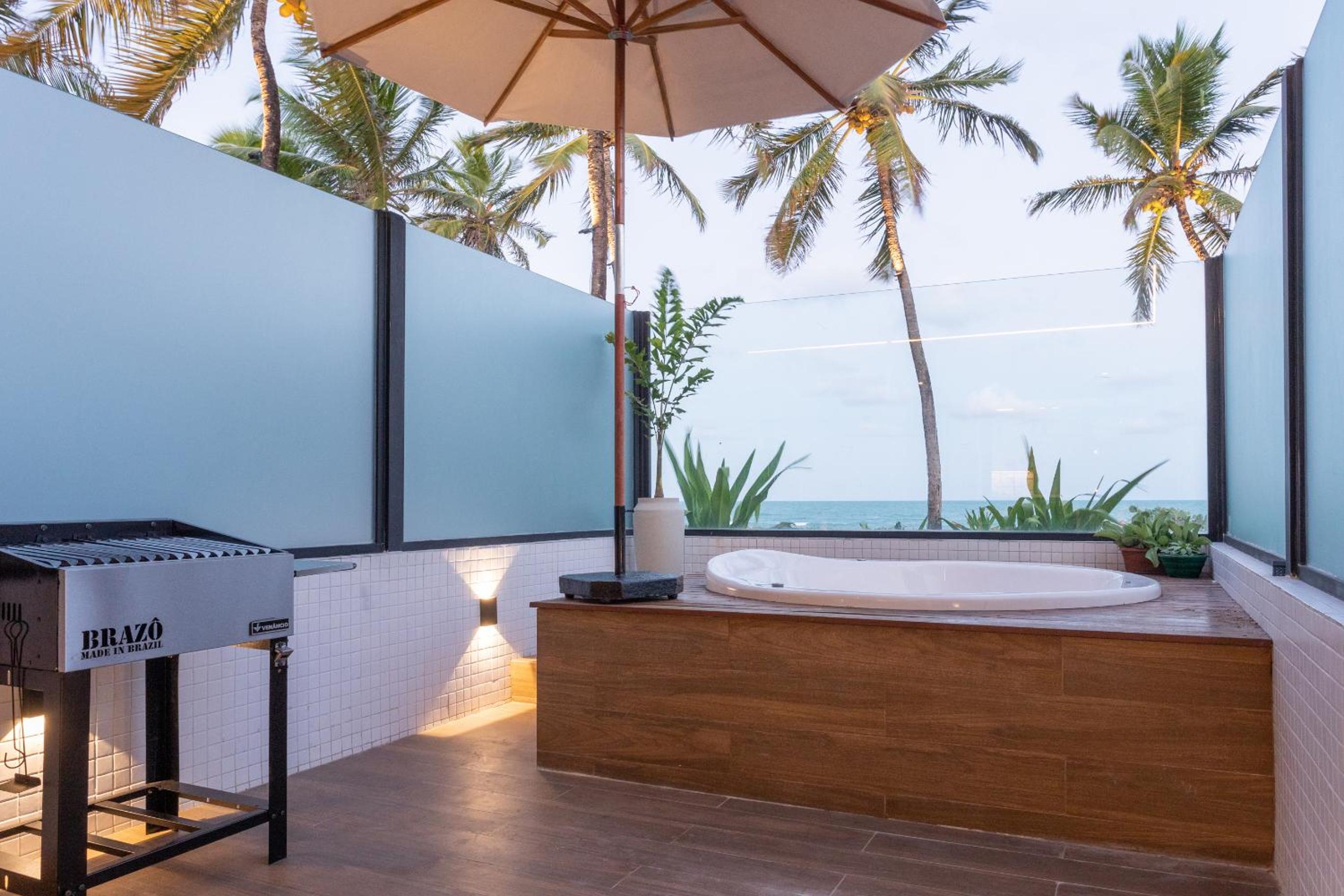 Loft com jacuzzi privativa frente mar do Bessa
