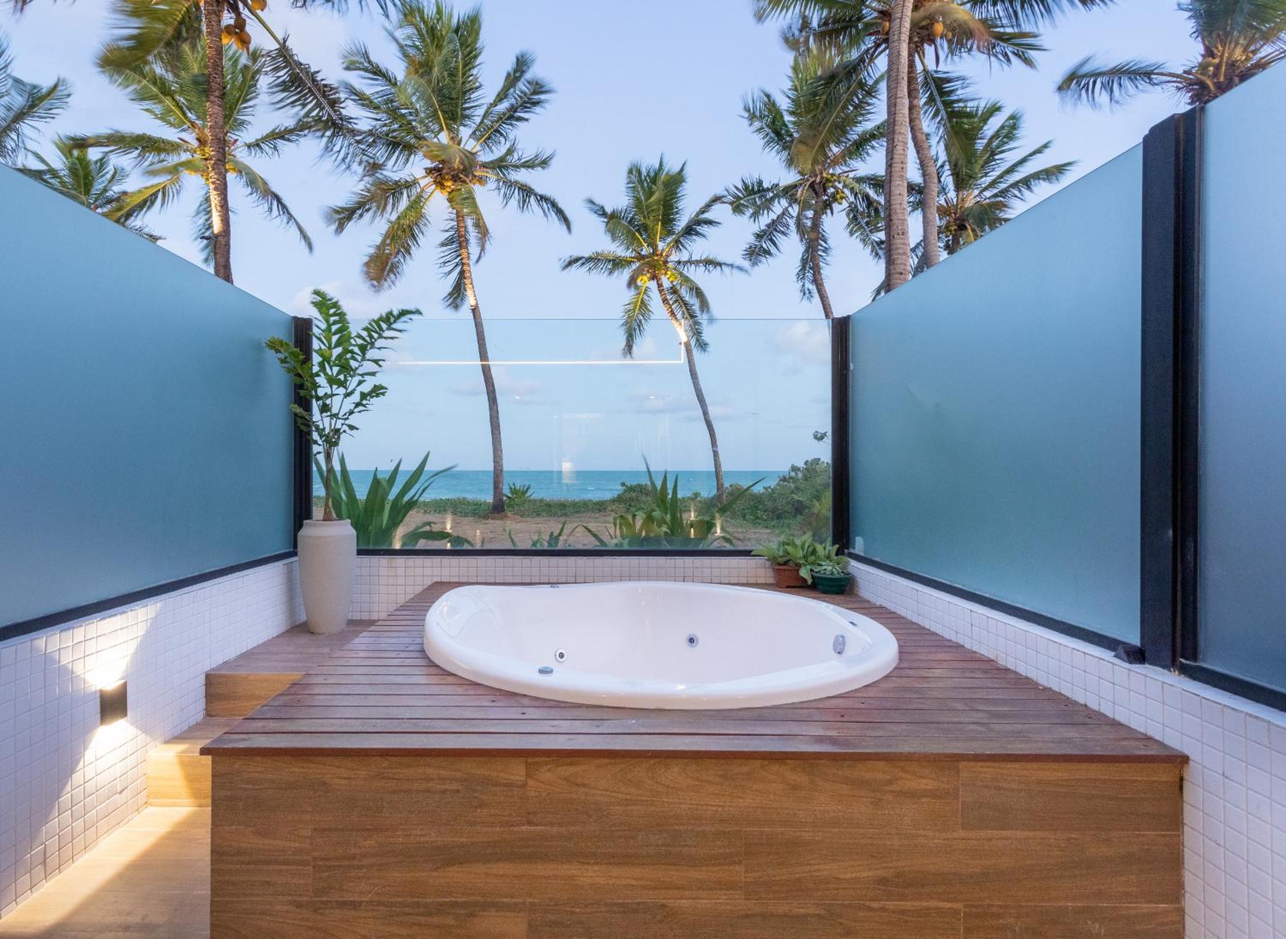 Loft com jacuzzi privativa frente mar do Bessa