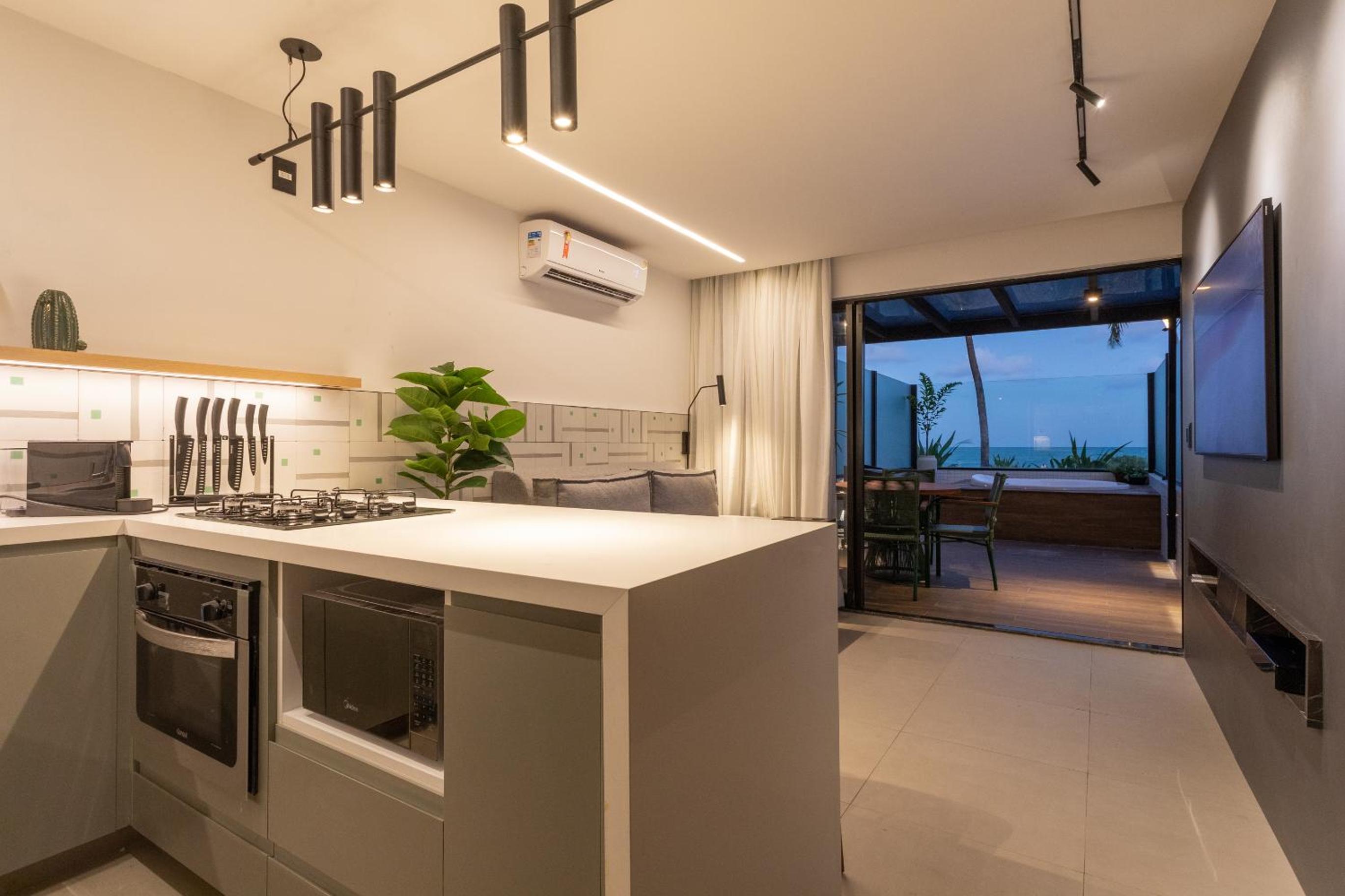 Loft com jacuzzi privativa frente mar do Bessa