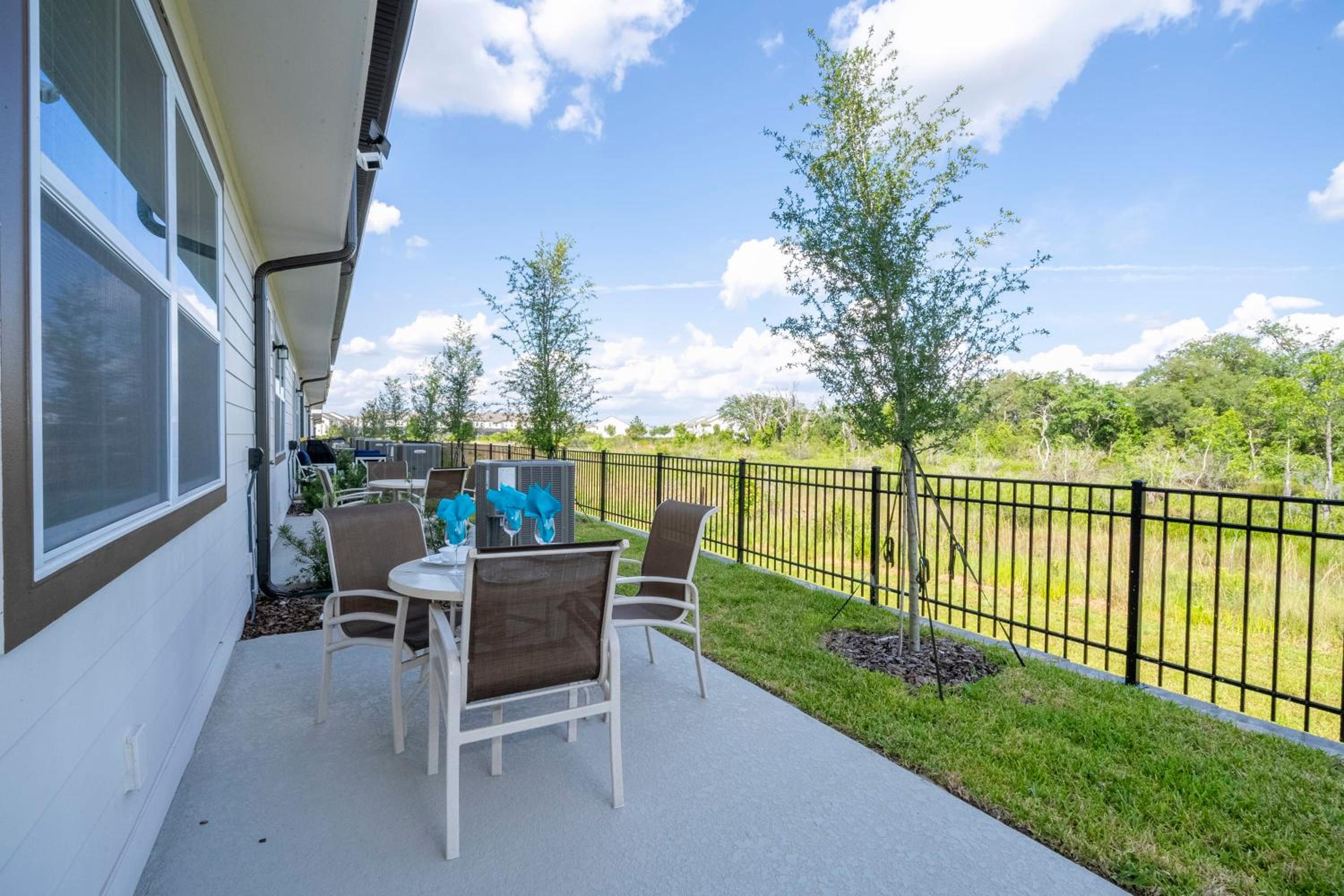 Cozy 3Bd with Free Waterpark at Enclaves at Festival 713