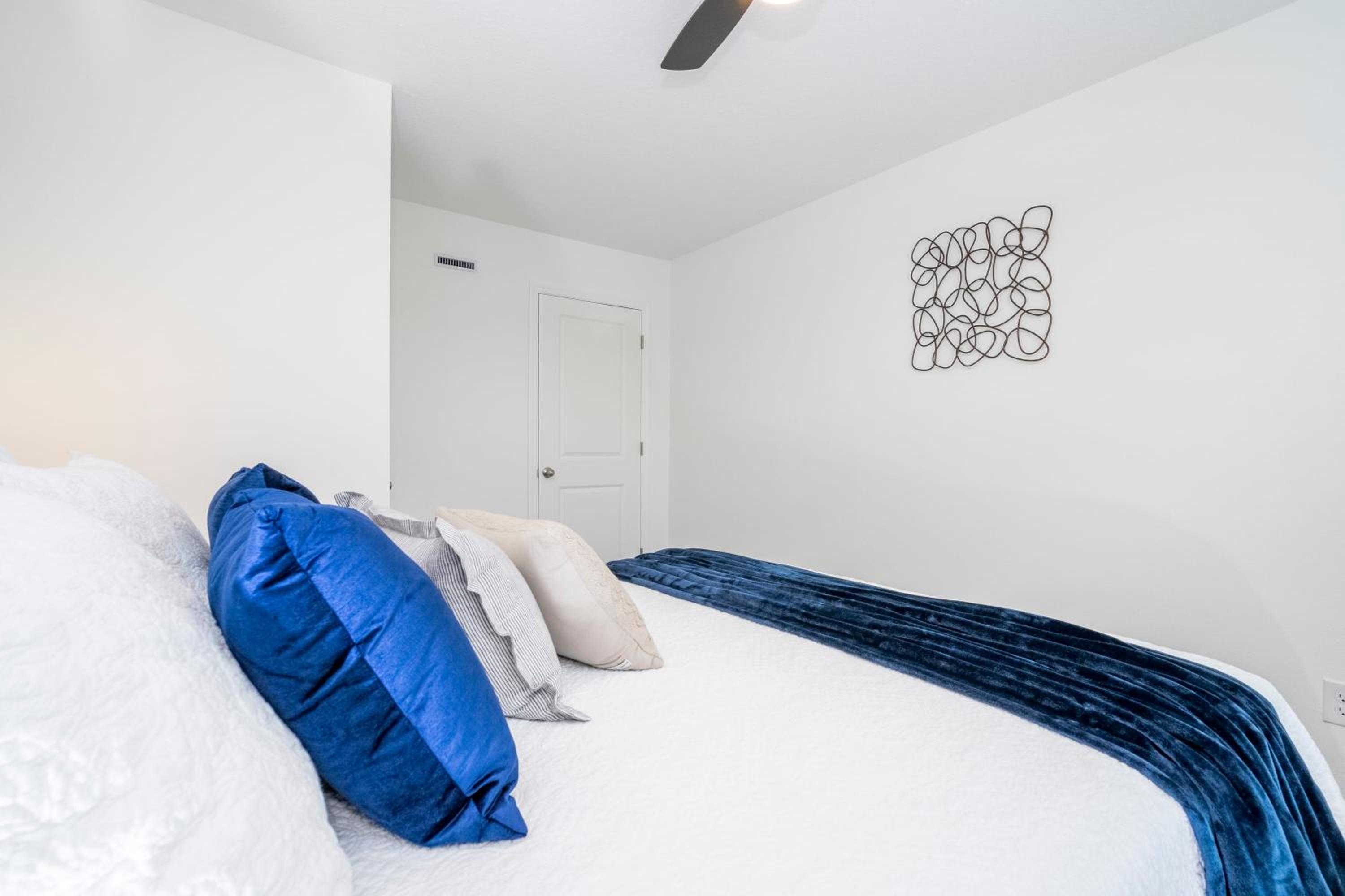 Cozy 3Bd with Free Waterpark at Enclaves at Festival 713