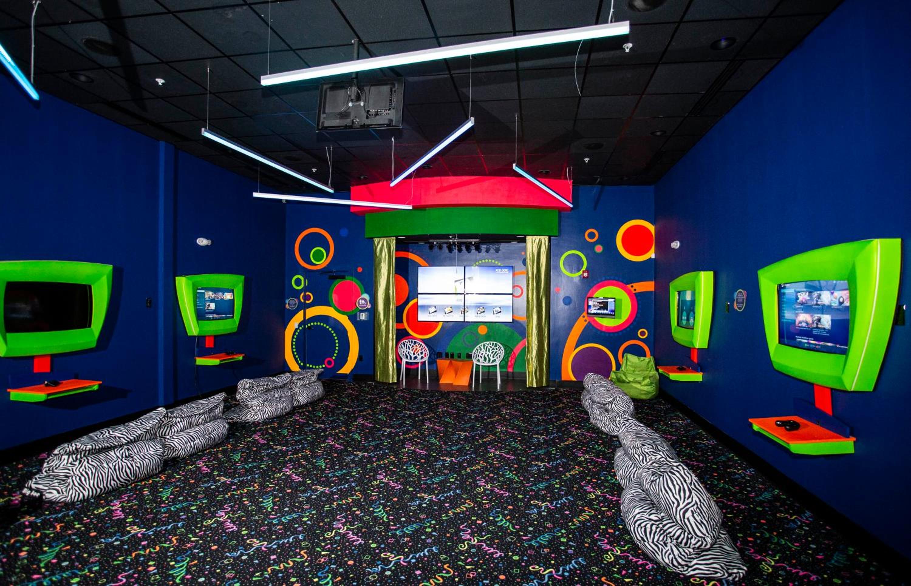 Cozy 3Bd with Free Waterpark at Enclaves at Festival 713