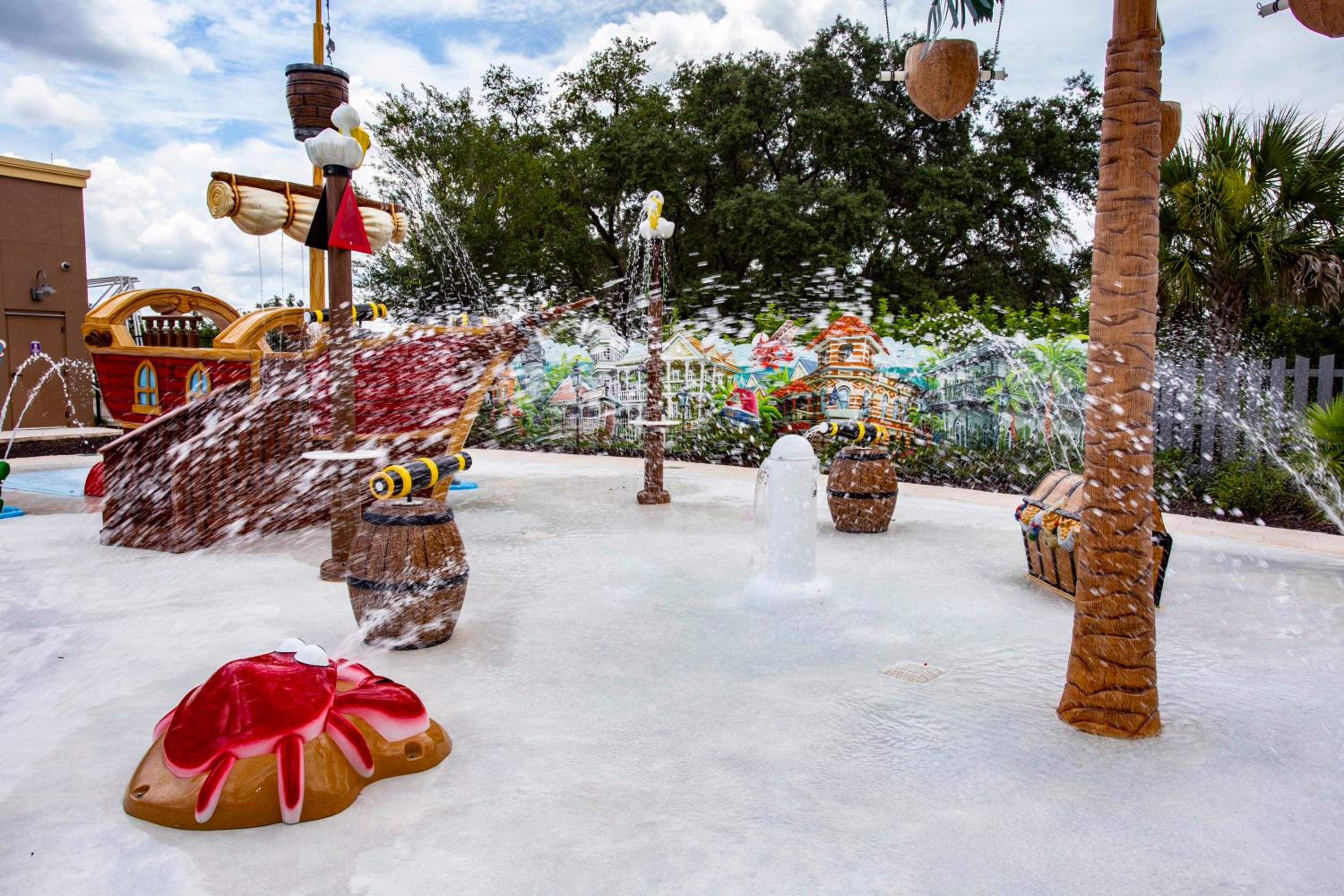 Cozy 3Bd with Free Waterpark at Enclaves at Festival 713