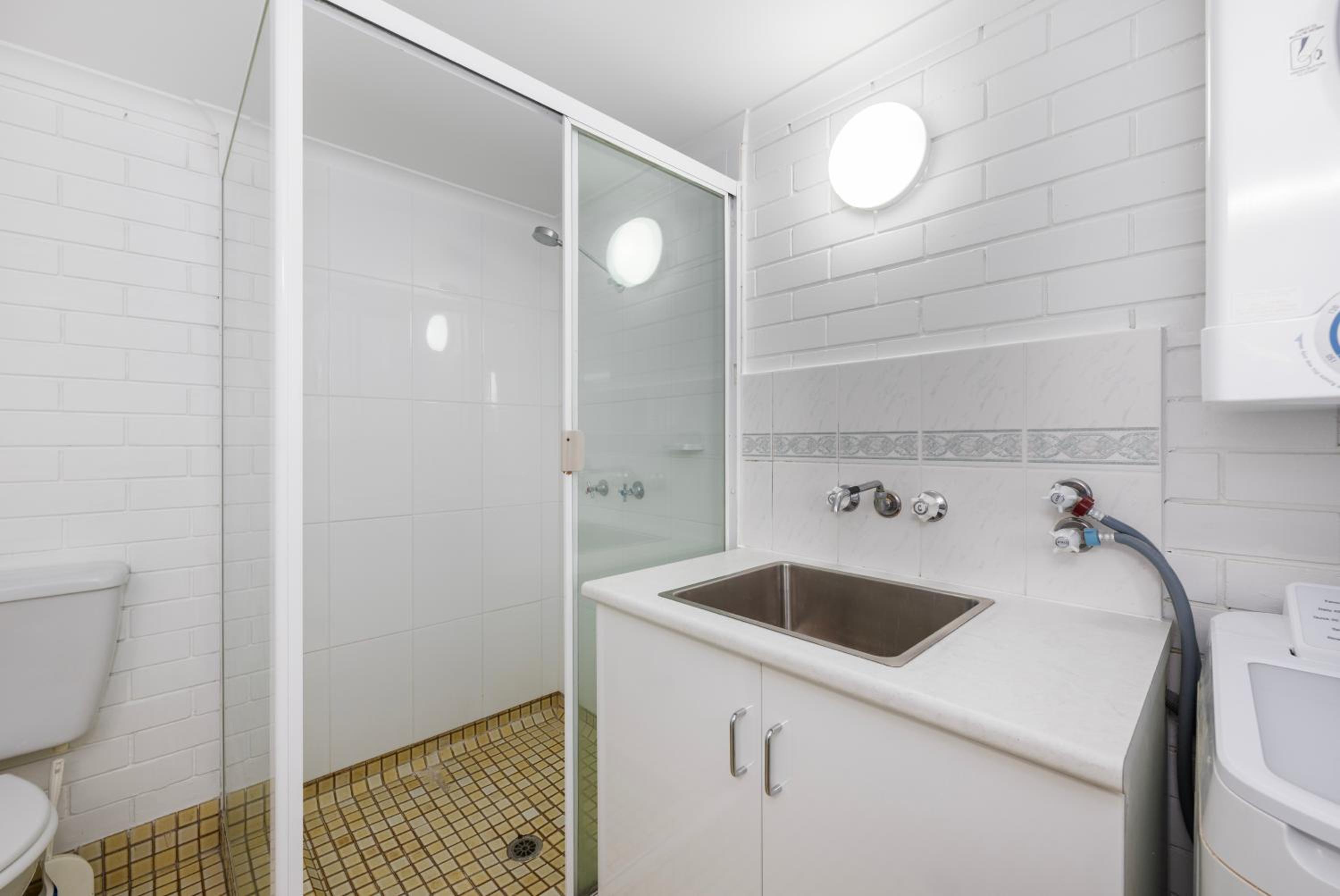 Surfers Paradise- meters from the beach!