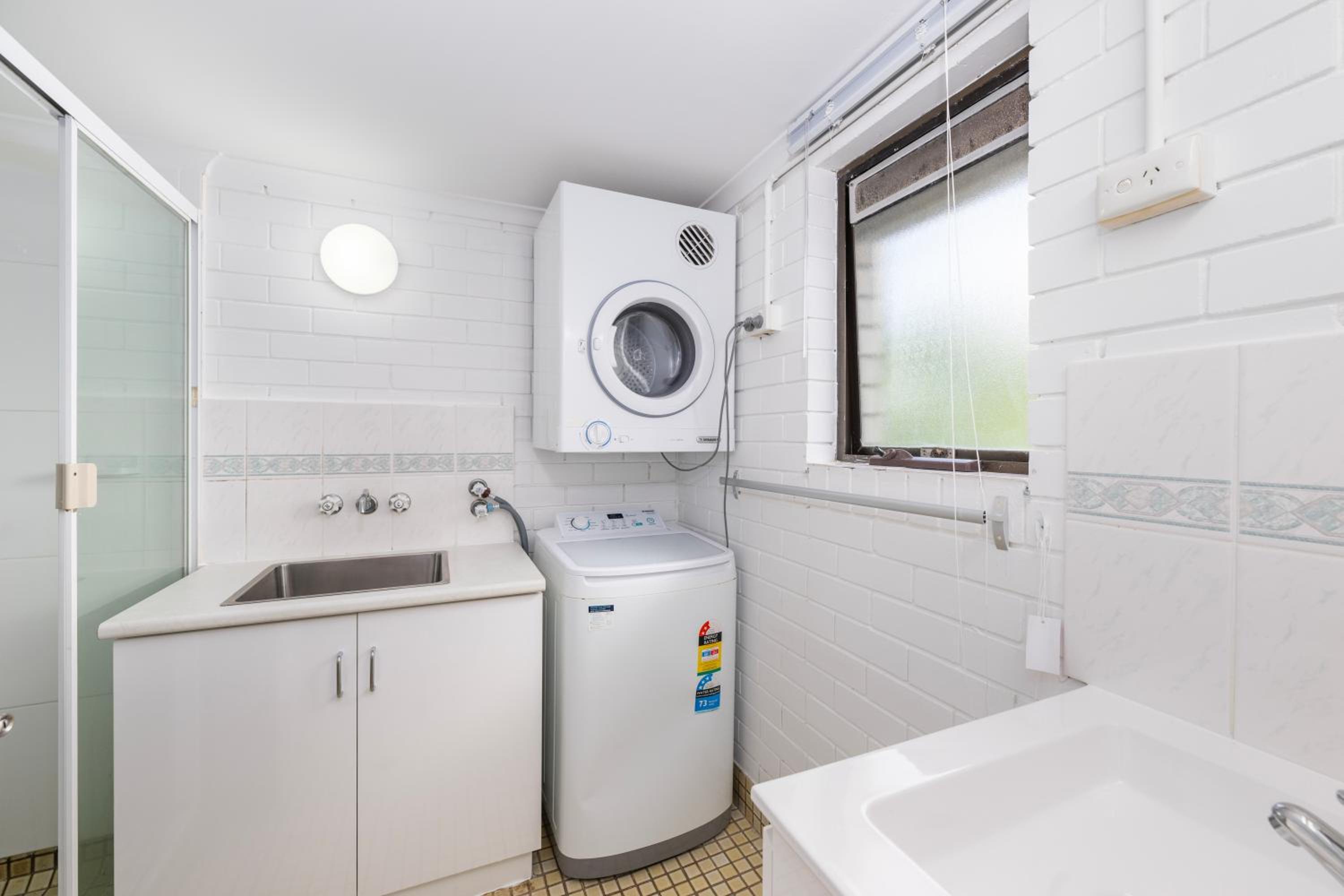 Surfers Paradise- meters from the beach!