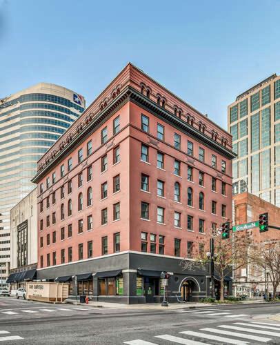 Skyline Suite with Penthouse & Rooftop Deck 6BR by Maddox Hotel view 4