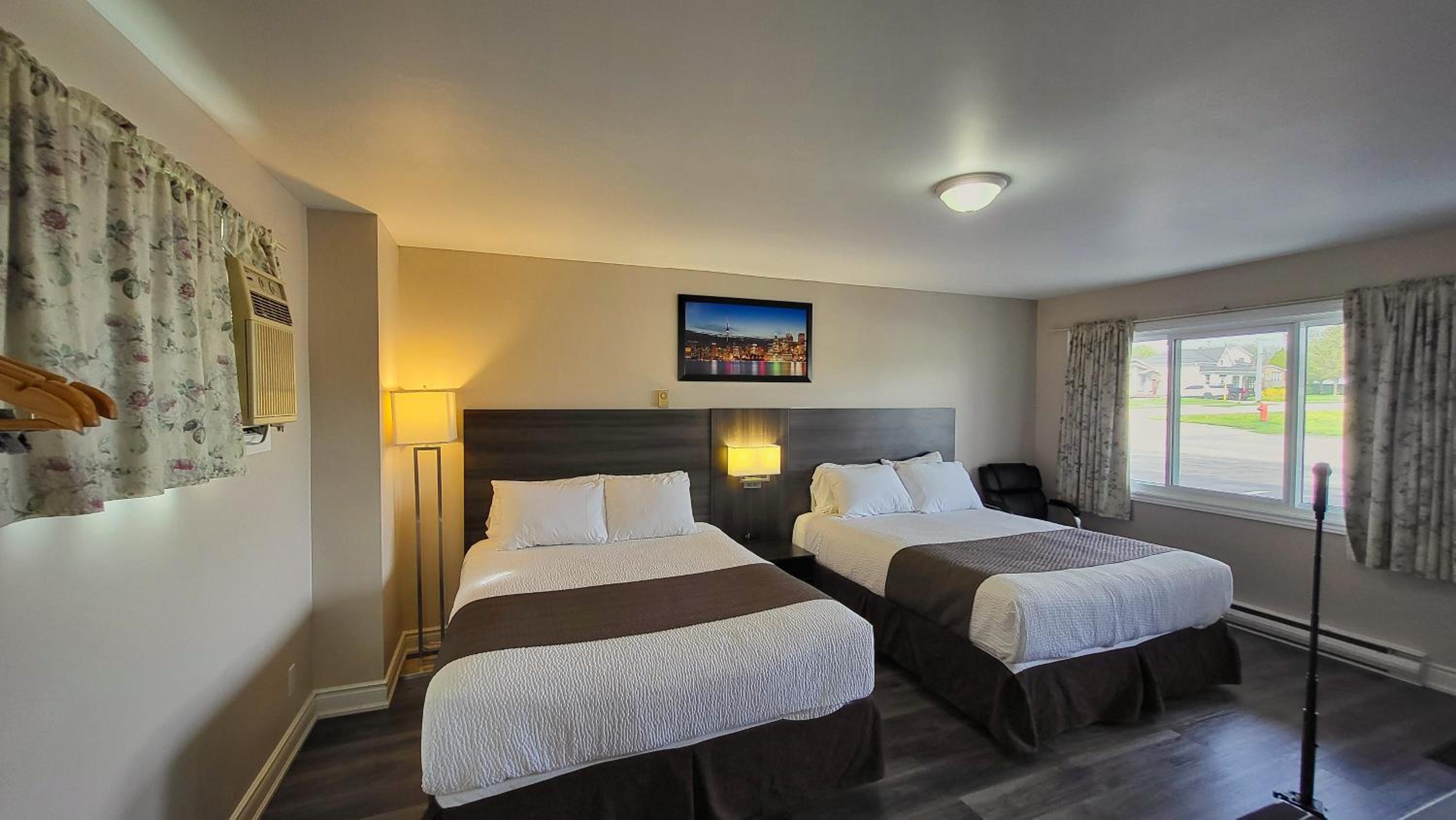 Maple Leaf Inn & Suites