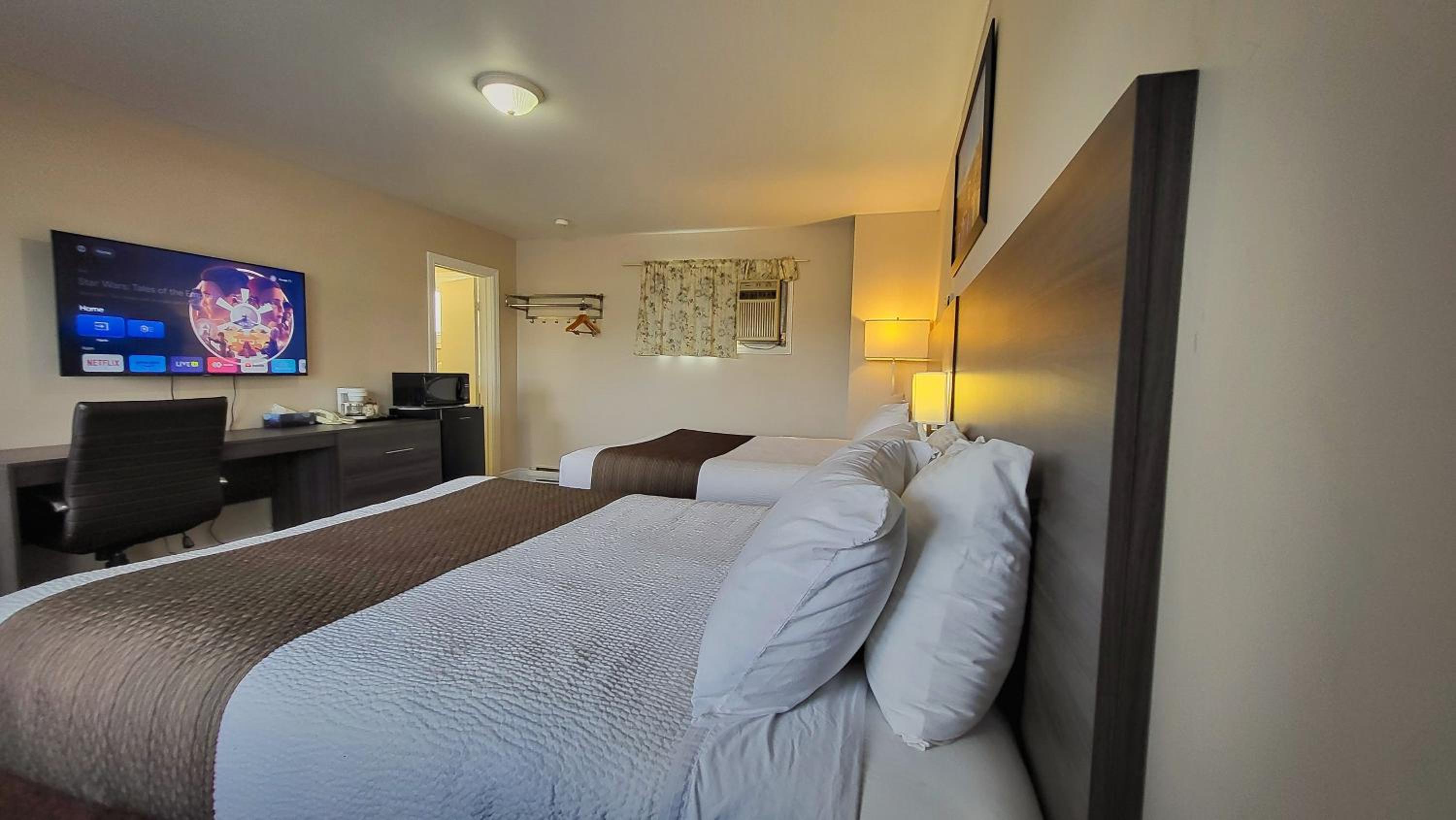 Maple Leaf Inn & Suites