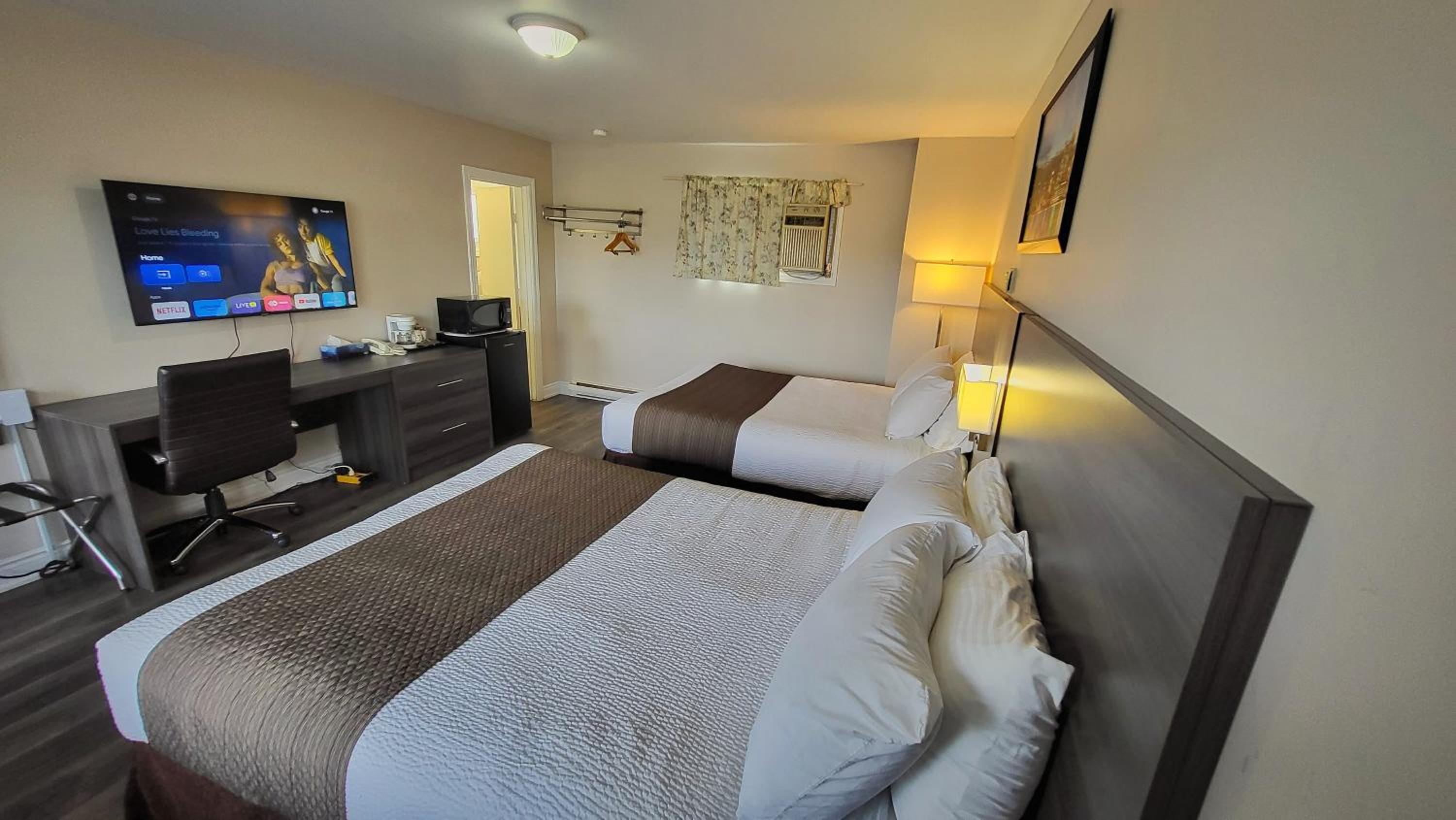 Maple Leaf Inn & Suites