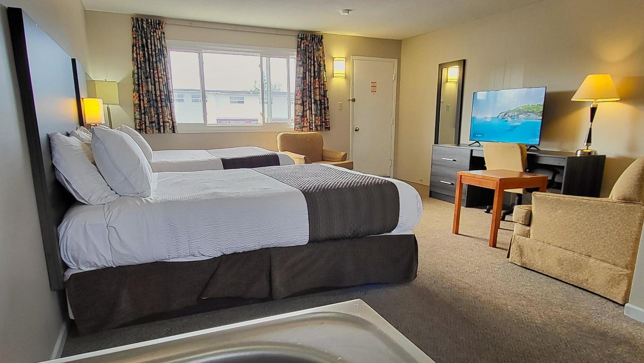Maple Leaf Inn & Suites