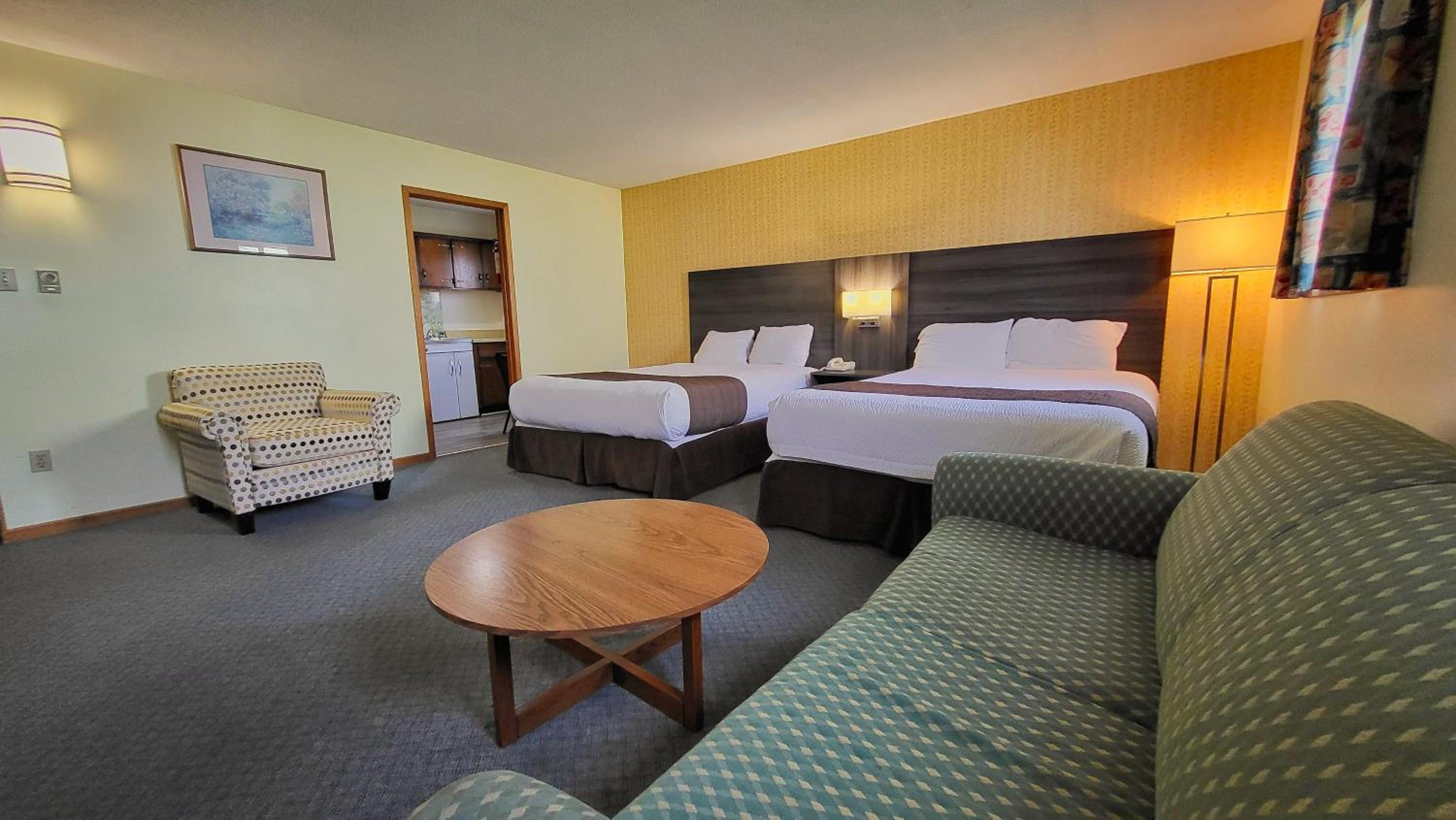 Maple Leaf Inn & Suites