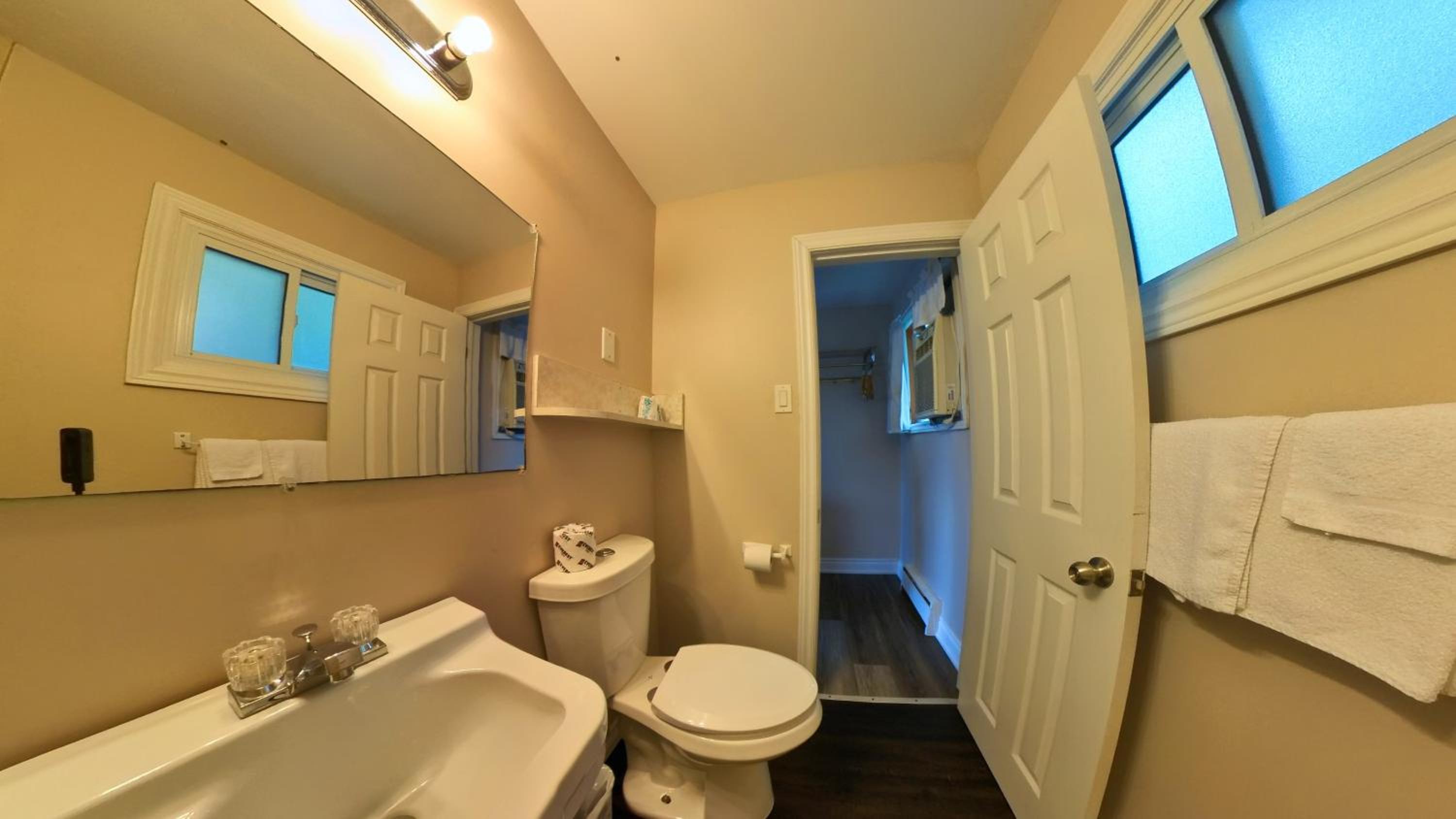 Maple Leaf Inn & Suites