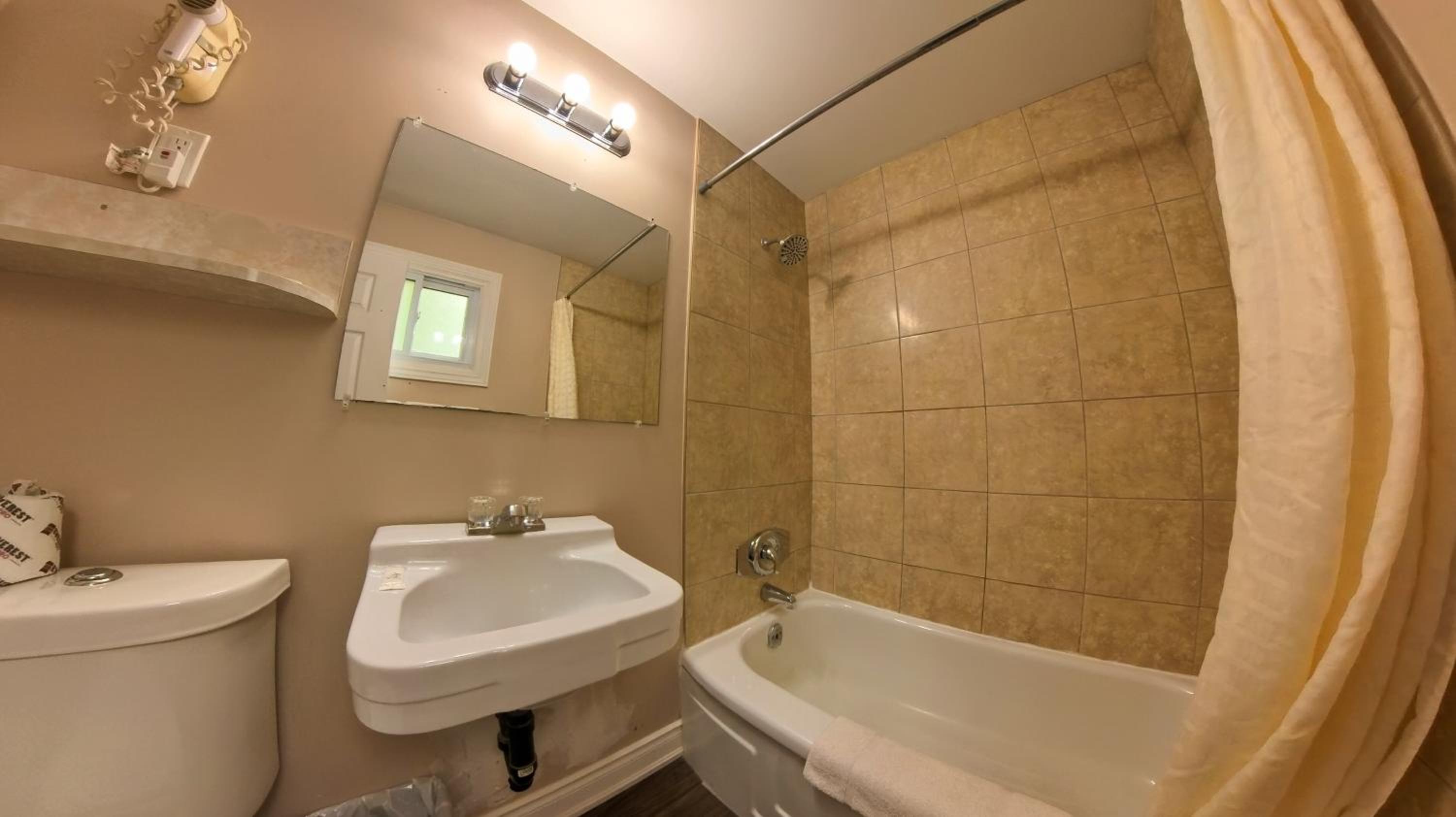 Maple Leaf Inn & Suites