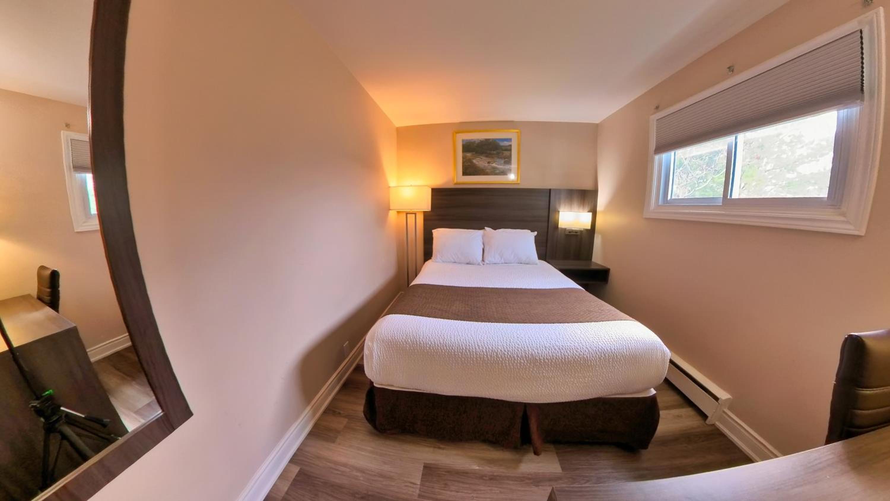 Maple Leaf Inn & Suites