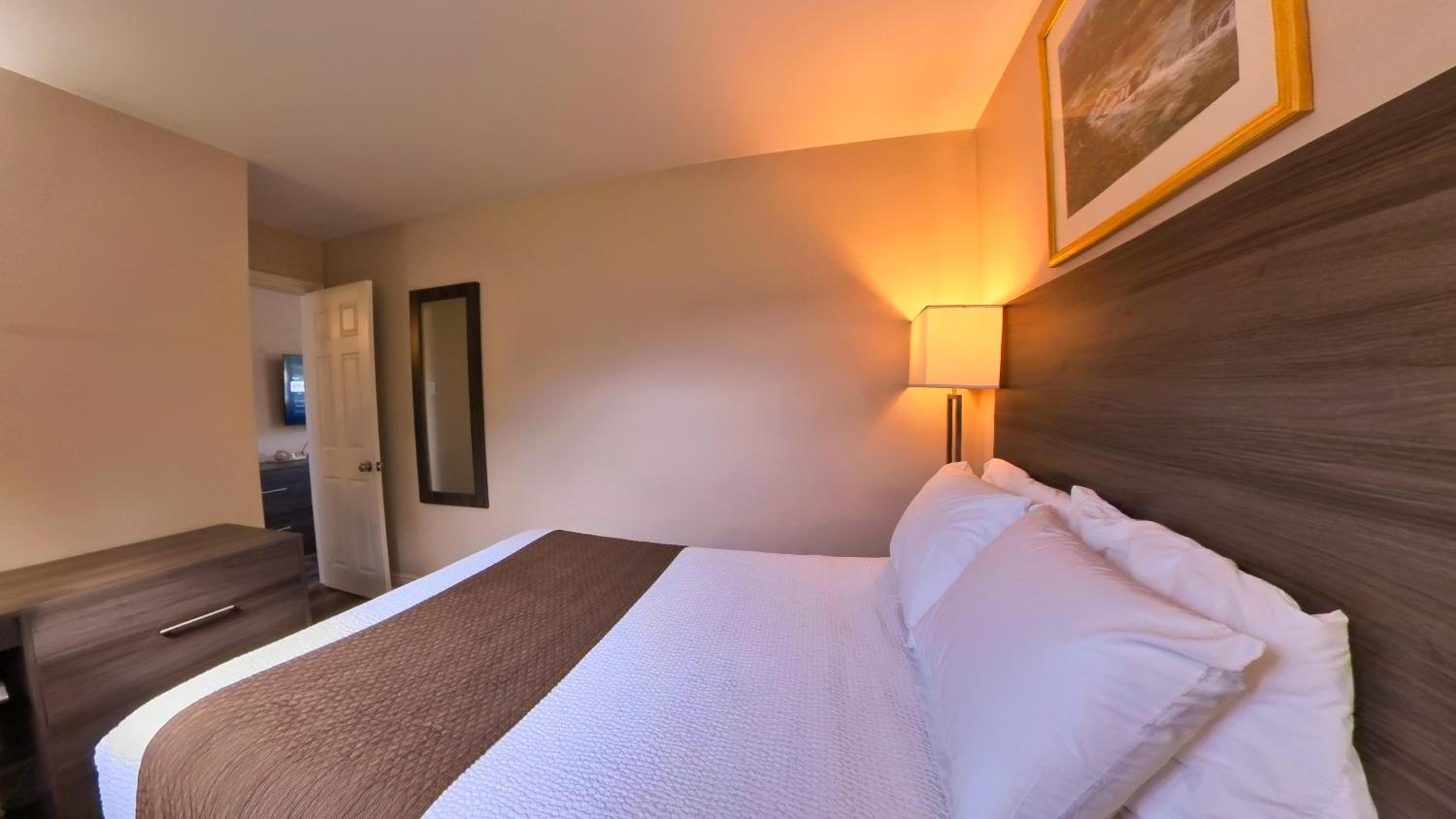Maple Leaf Inn & Suites
