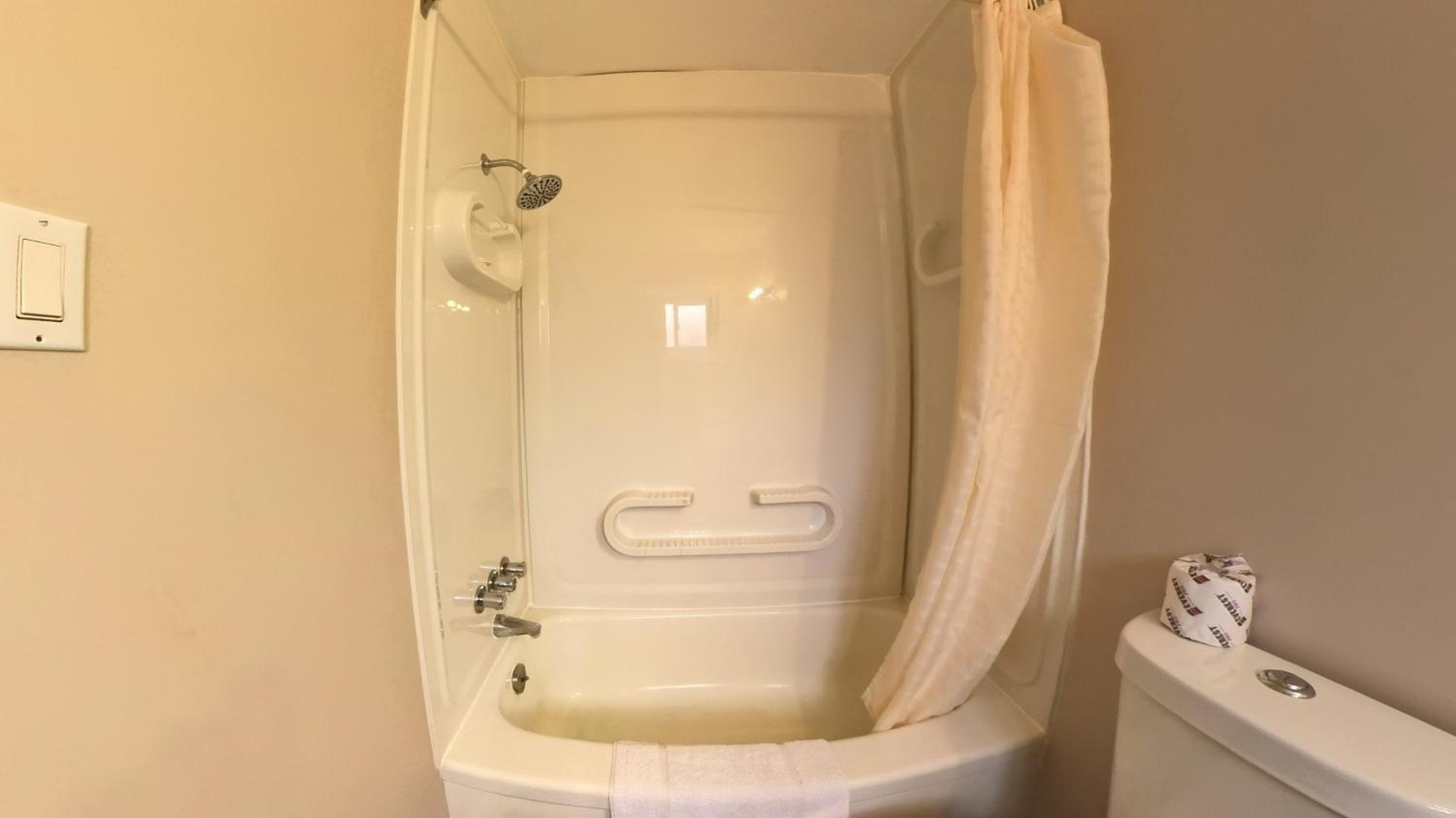 Maple Leaf Inn & Suites