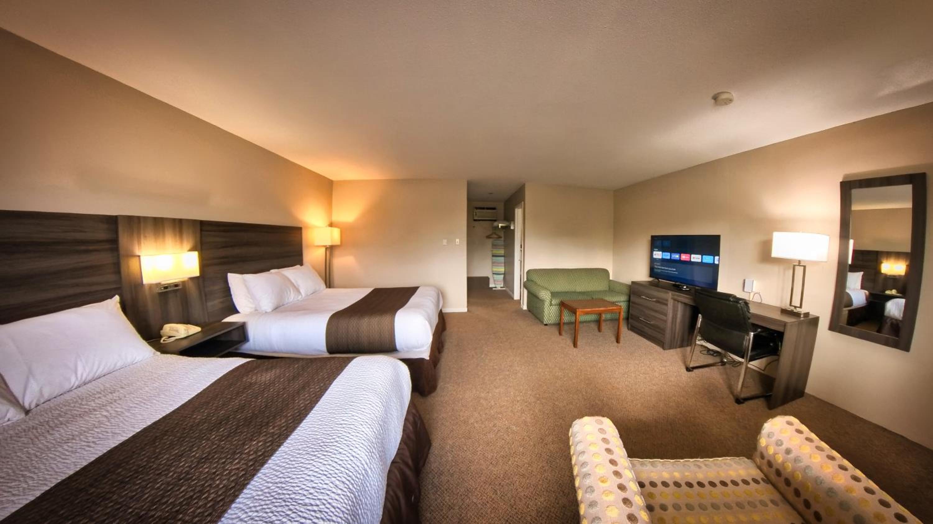 Maple Leaf Inn & Suites