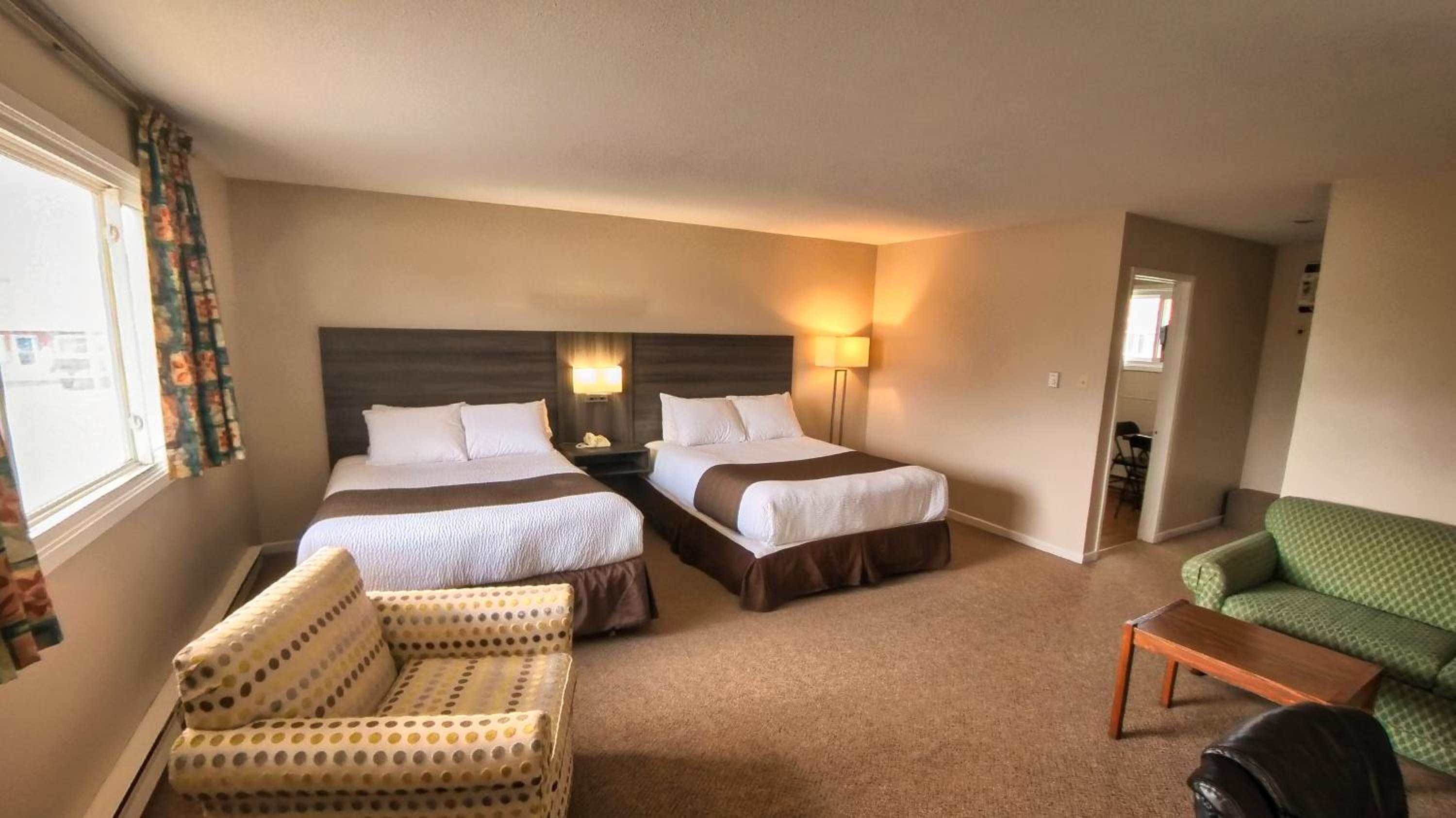 Maple Leaf Inn & Suites
