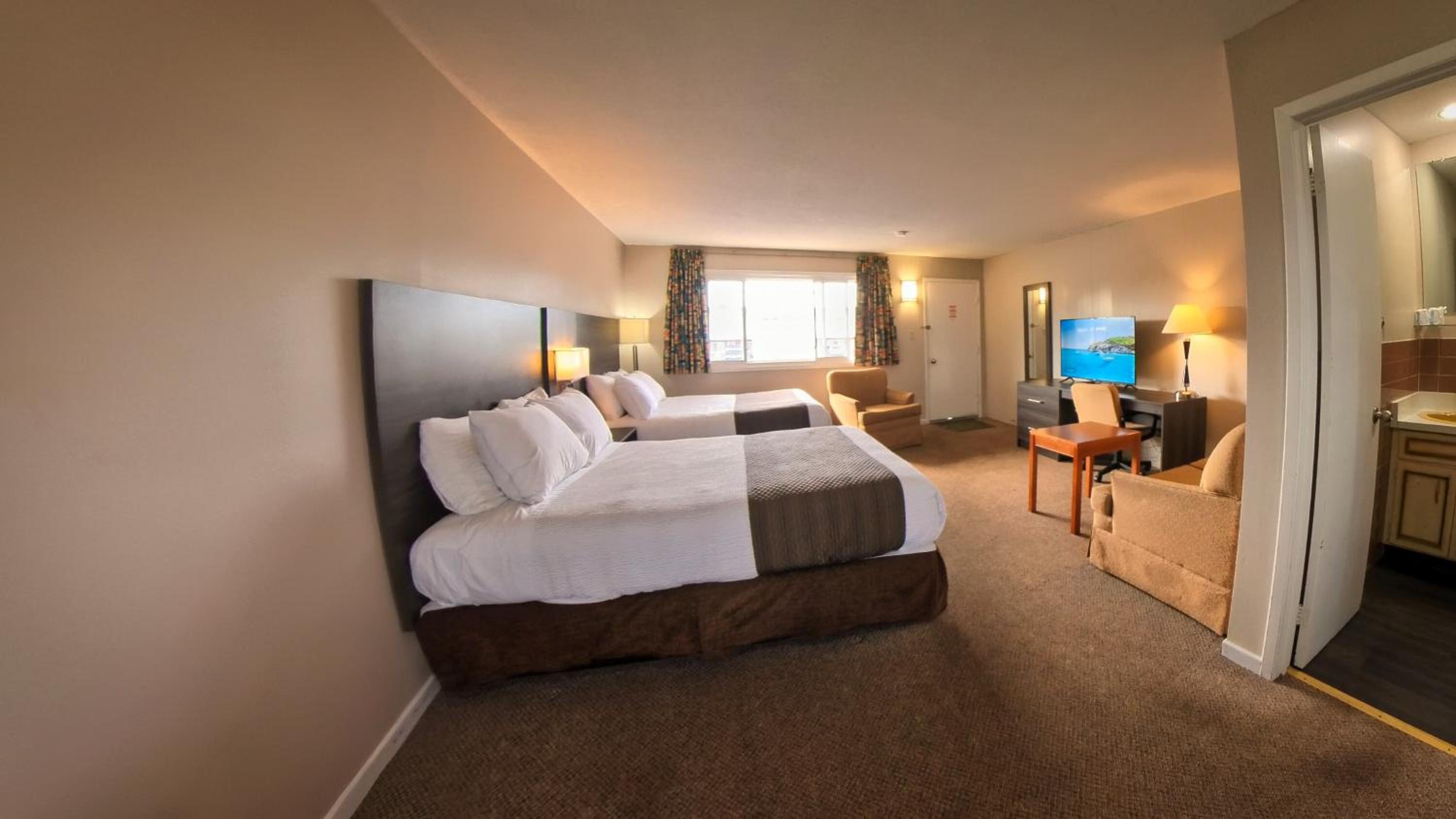 Maple Leaf Inn & Suites