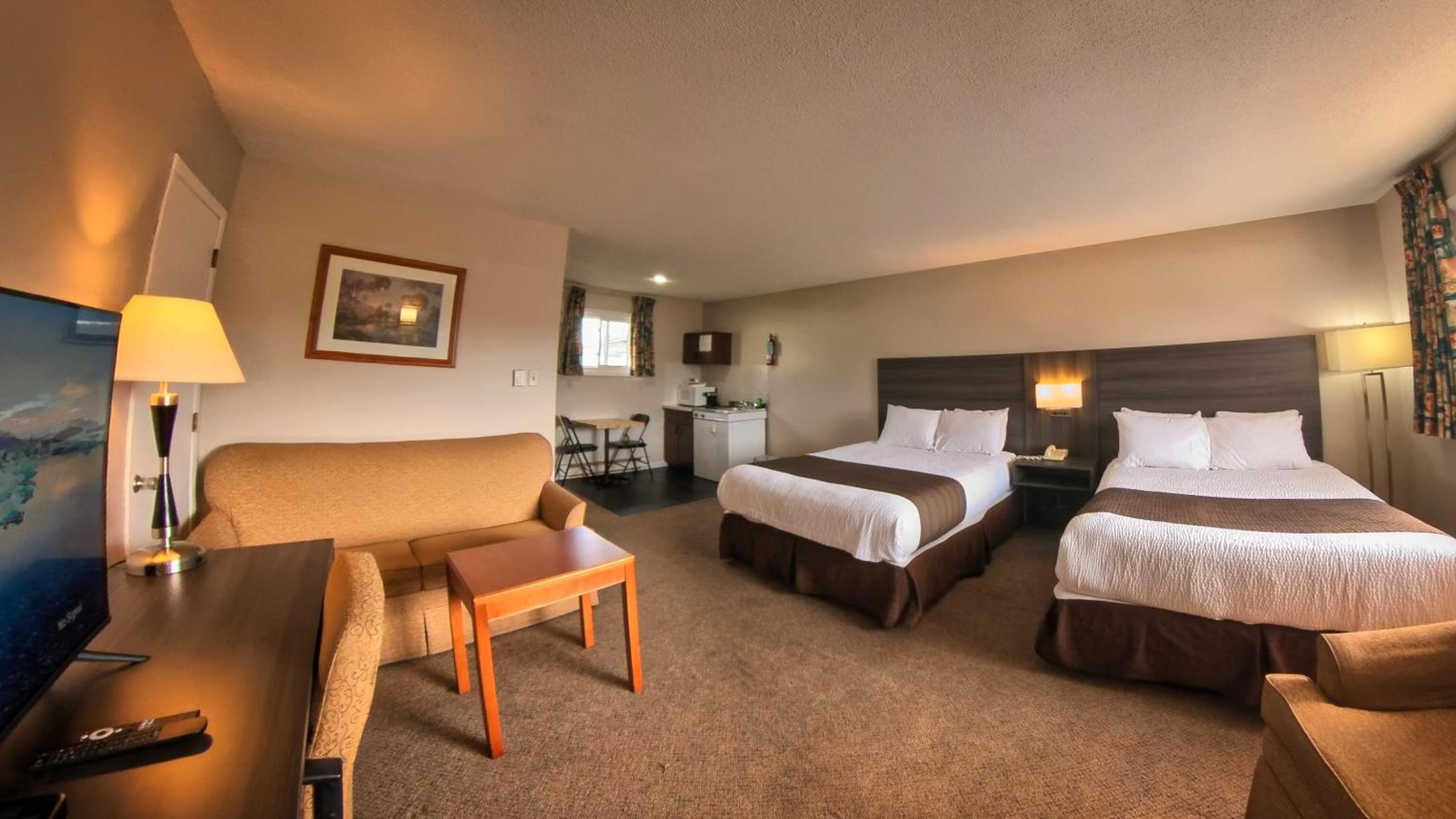 Maple Leaf Inn & Suites