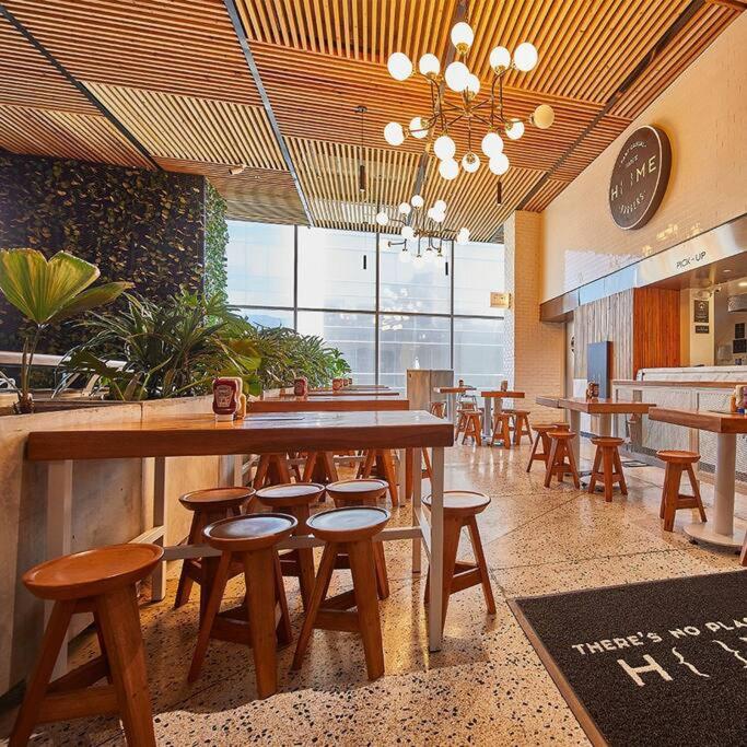 City Escape, Brand New Flat with Wooden Accent in upper class neighborhood in Bogotá