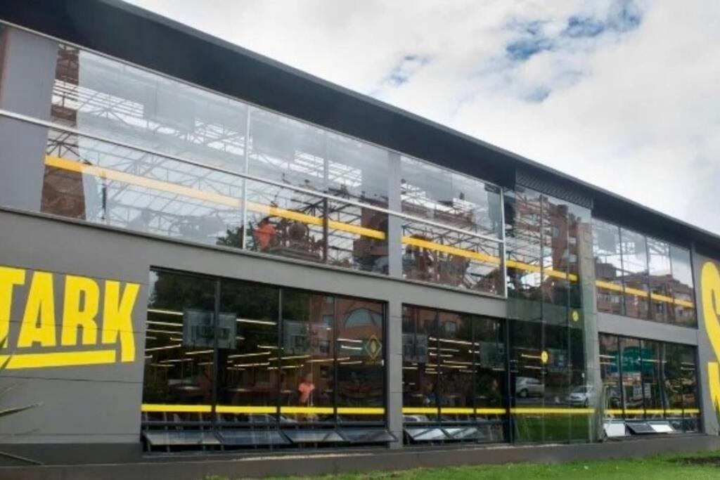 City Escape, Brand New Flat with Wooden Accent in upper class neighborhood in Bogotá