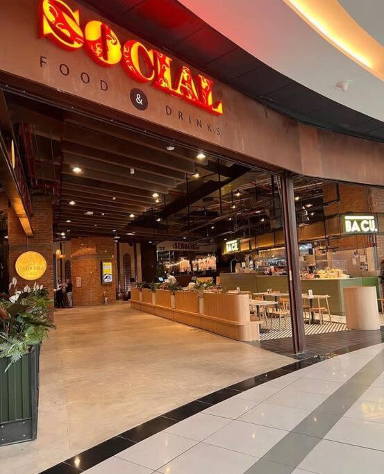 City Escape, Brand New Flat with Wooden Accent in upper class neighborhood in Bogotá