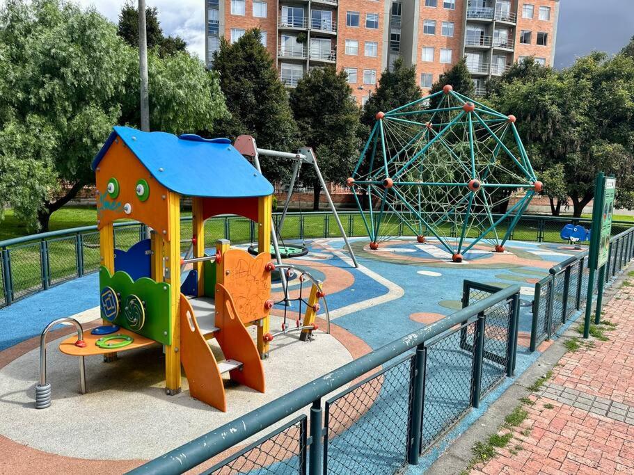 City Escape, Brand New Flat with Wooden Accent in upper class neighborhood in Bogotá