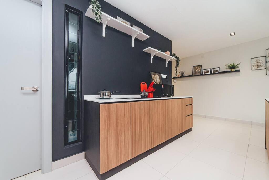 Wooden Sand MosaicSouthkey 3BR w bathtub Midvalley by Our Stay