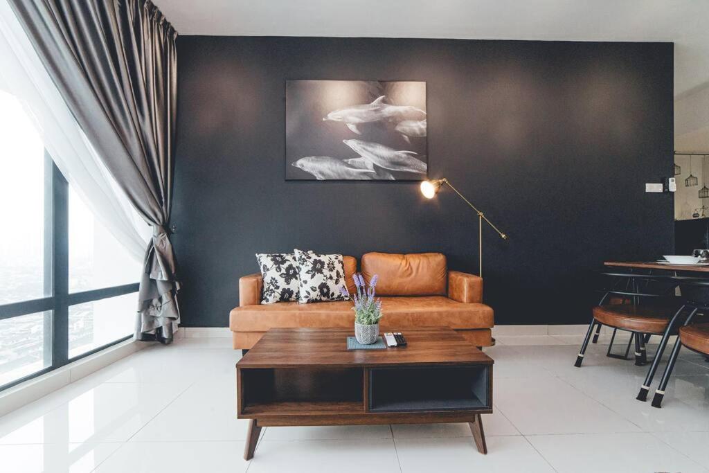 Wooden Sand MosaicSouthkey 3BR w bathtub Midvalley by Our Stay